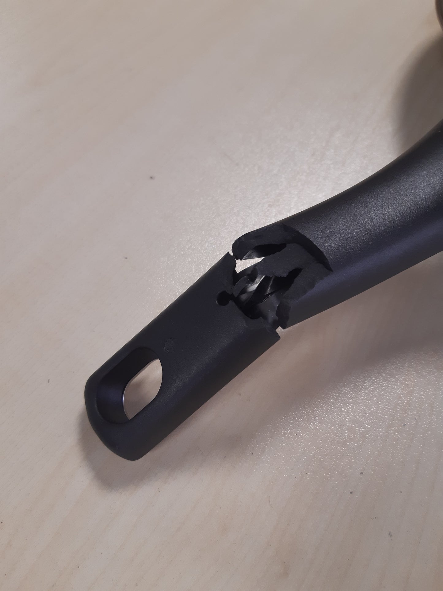 199717 - TEFAL Emotion Tigan 24 cm, Material Jo-Ngjitës, Garanci 10 Vite, Shpërndarje Homogjene e Nxehtësisë, Dizajn Modern, Doreza e Fortë, Përdorim mbi Induksion, Modeli E30, Boronicë 40404