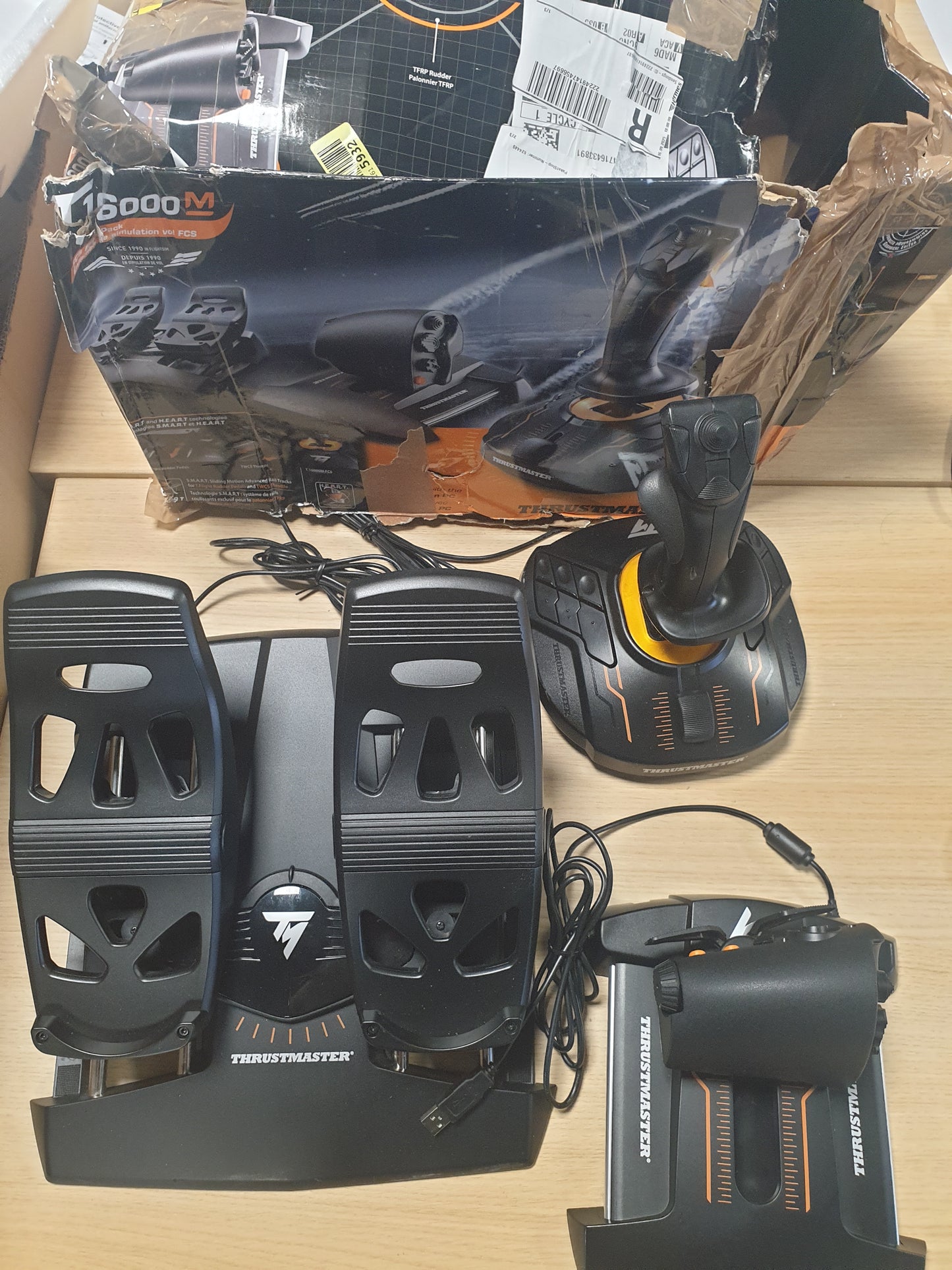 126087 - THRUSTMASTER - Paketa e Fluturimit T16000M FCS, Pedale për Levë Komandimi, Gaz dhe Timon për PC