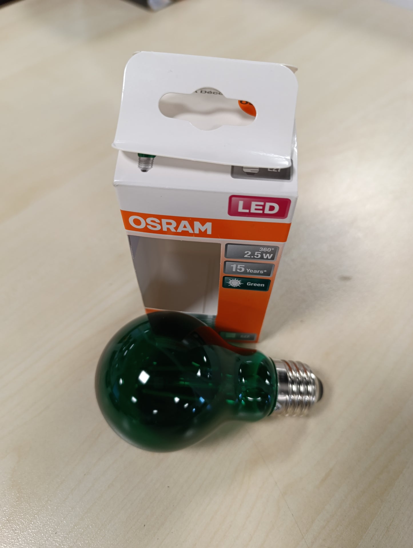 254074 - OSRAM Llambë LED | Baza: E27 | Jeshile | 7500 K | 2.50 W | Ekuivalente me 15 W | E tejdukshme | LED STAR DECO CLASSIC A