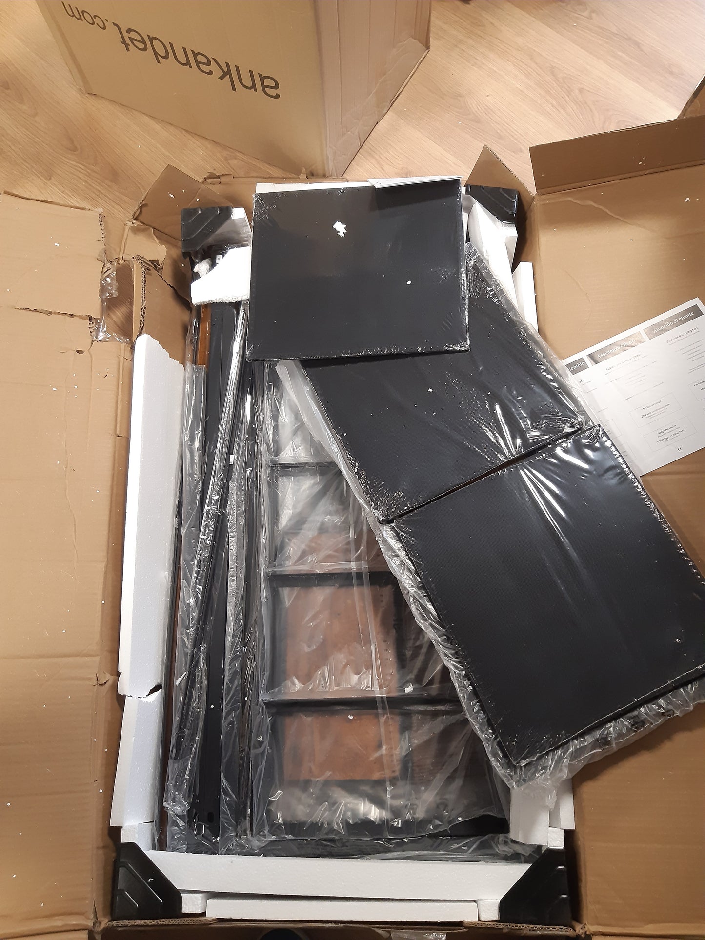 167023 - YITAHOME - Tavolinë Këndi 130x100x75cm, me 4 Kate Depozitimi DIY, 2 Porta USB dhe Priza Energjie, Përdorim për Zyrë, Shtëpi, Studio, Dhomë Ndenjeje, Material Vintage Kafe