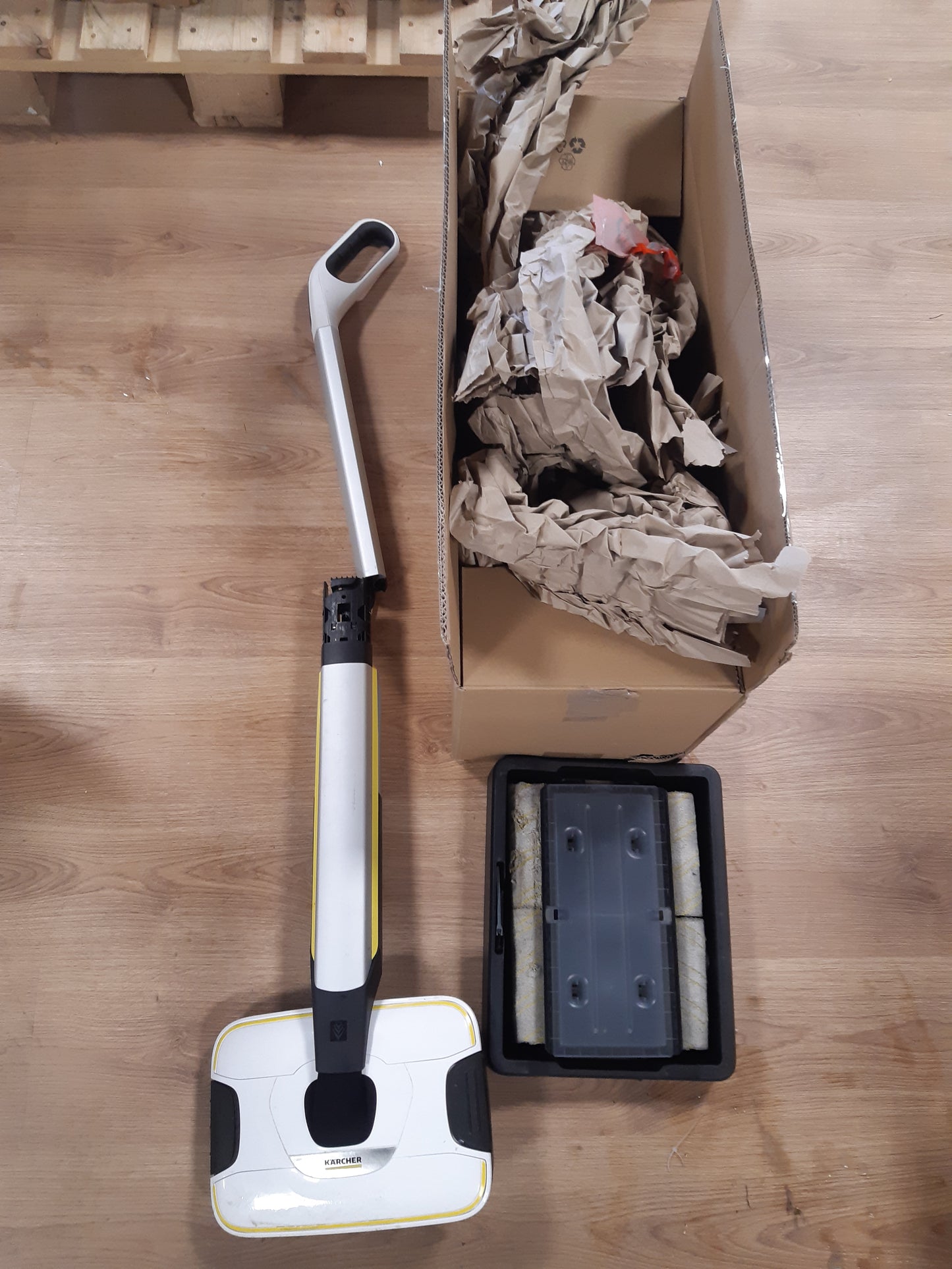 208005 - KÄRCHER Pastrues dyshemesh pa tel FC 7 - Fshesë elektrike i bardhë për dysheme, 135 m², me nivel zëri 71 dB