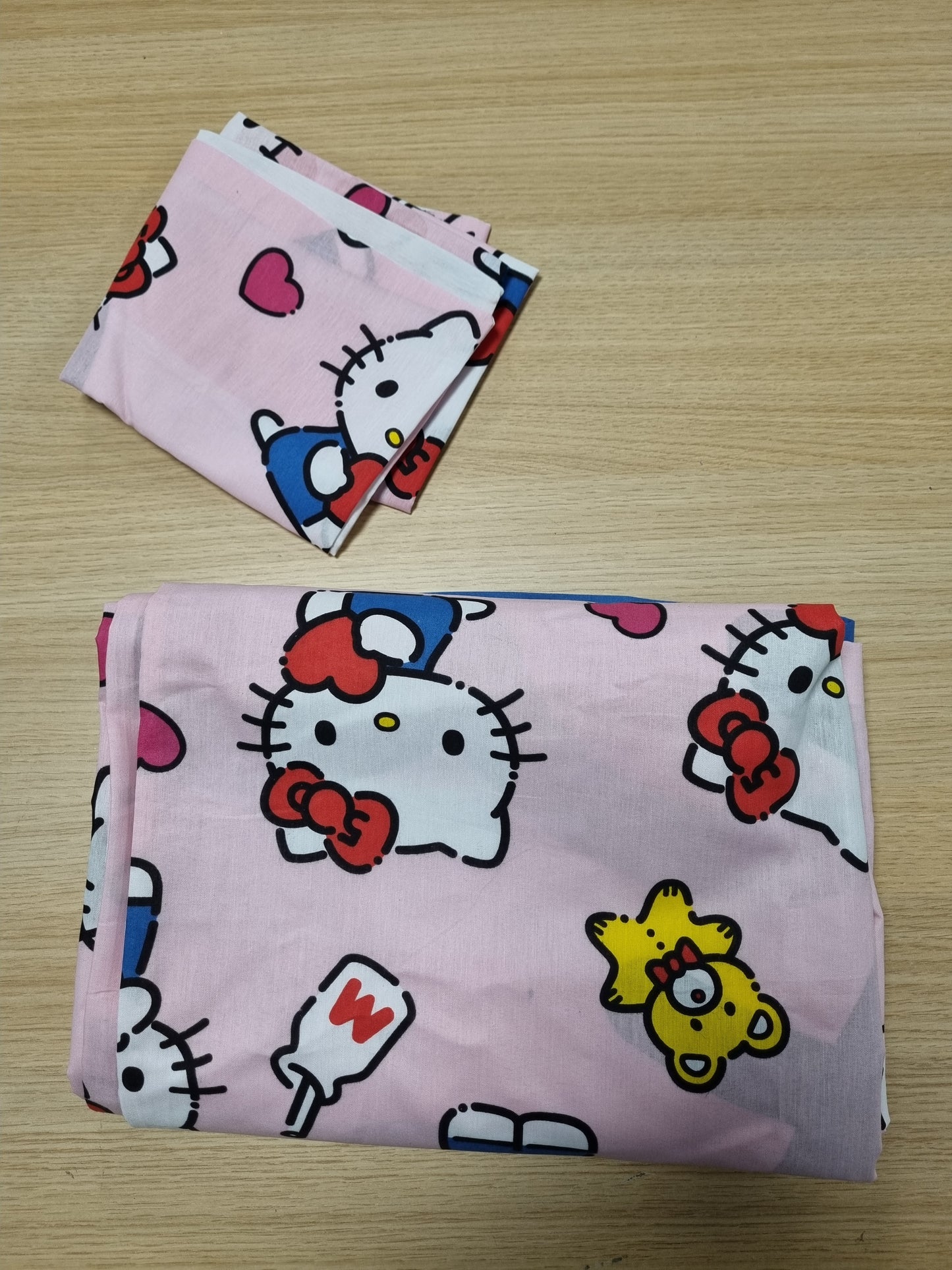 240216 - HELLO KITTY Set çarçafësh për një shtrat tek, dizajn i kthyeshëm, përfshin mbulesë jastëku të përputhshme