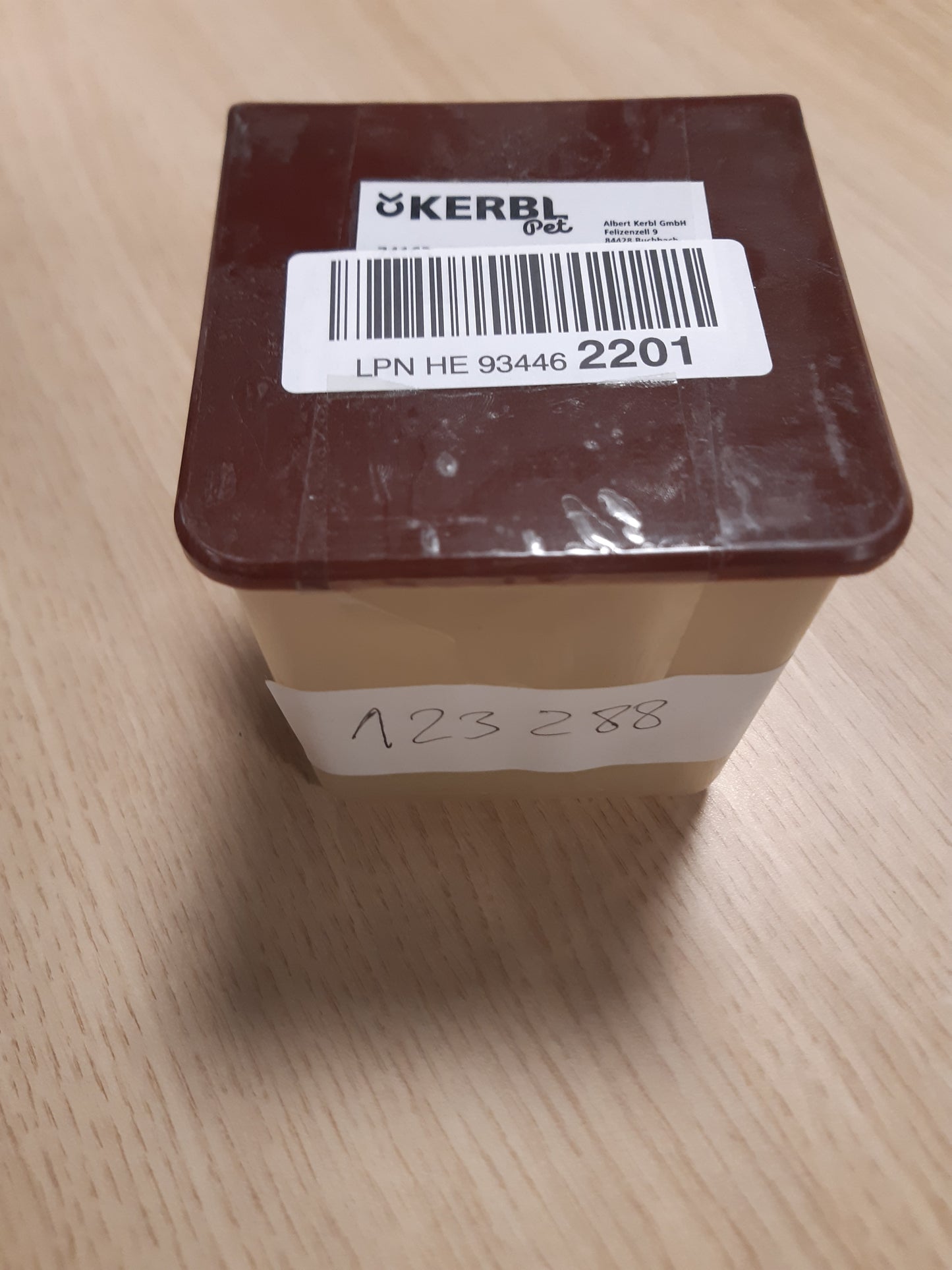 123288 - KERBL - Pijese për të rritur lepuj, modeli Pet Euro Rabbit, prej plastike, me kapacitet 500ml