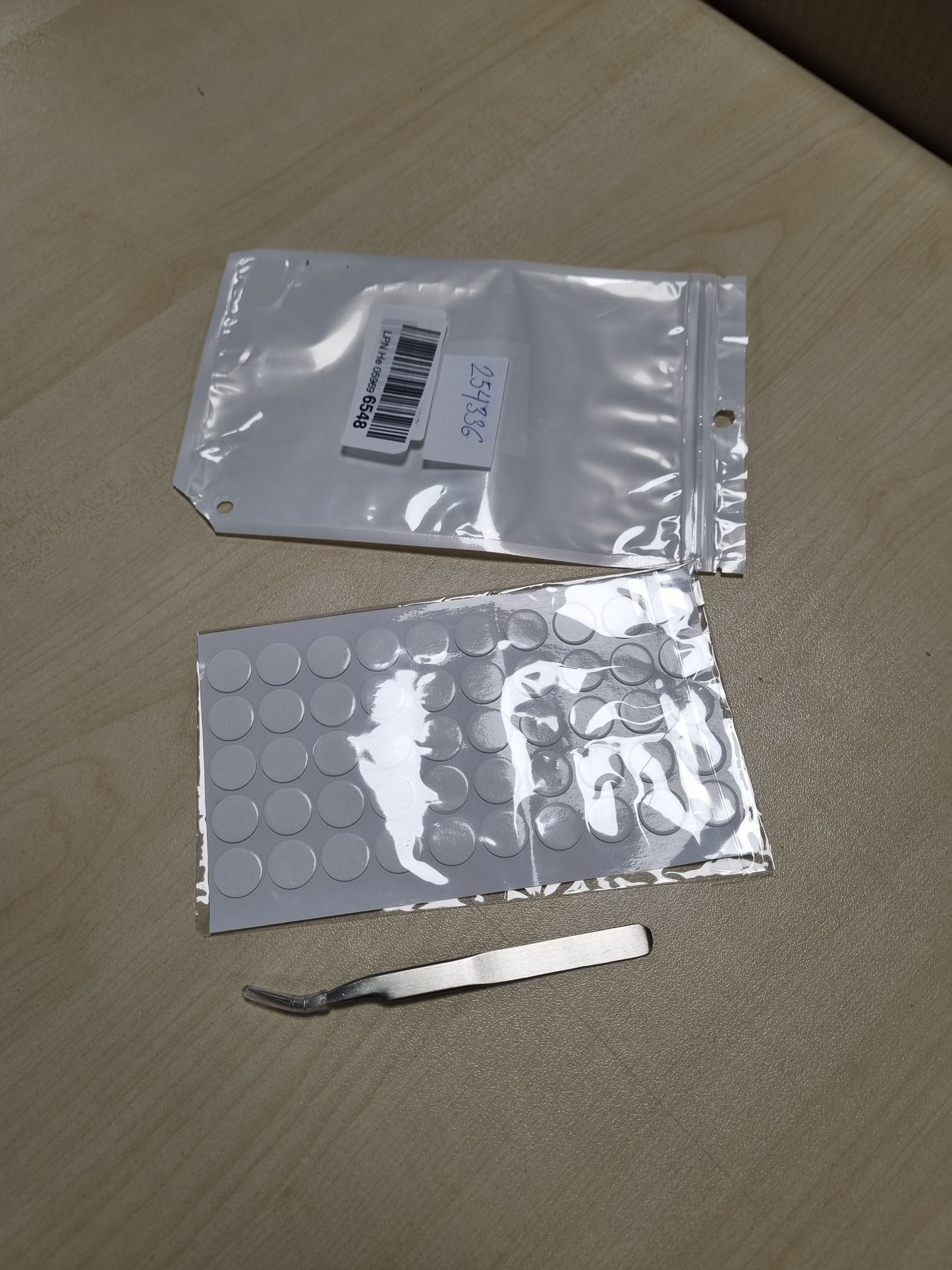 254336 - LLPT Pika ngjitëse me dy anë transparente të rrumbullakëta 50 copë 15 mm Nano ngjitëse të lëvizshme