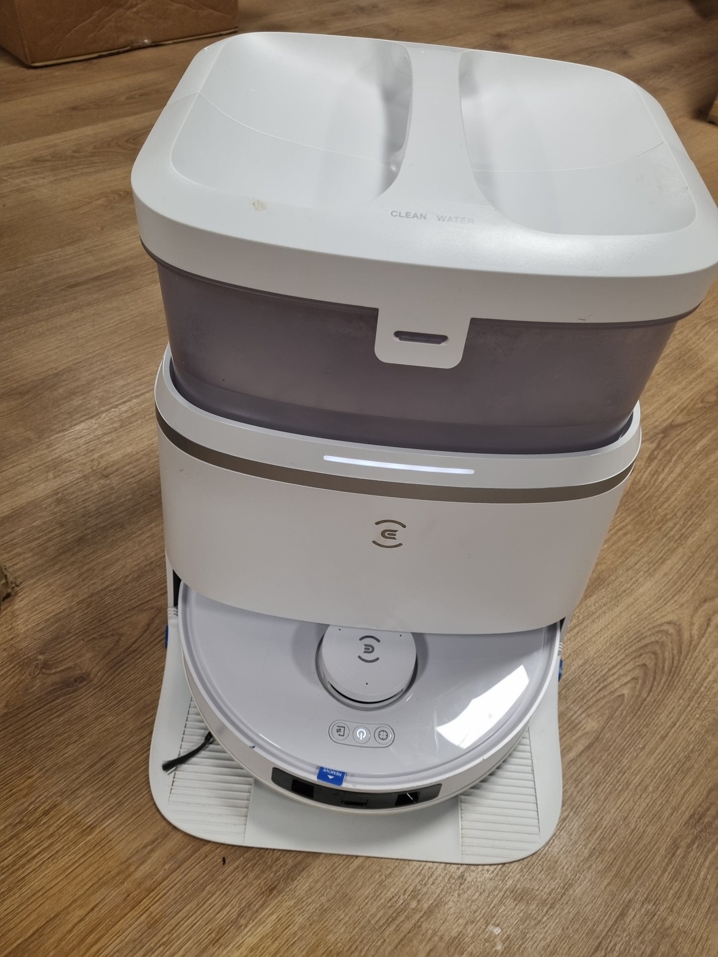 116227 - ECOVACS DEEBOT T30 PRO OMNI - Fshesë Robot me Korrent, Stacion Mini Vetëpastrimi, Pastrim Adaptiv TruEdge, Furçë Kundër Ngatërresave, Fuqi Thithjeje 11000 PA, Larje Me Ujë Të Nxehtë 70℃