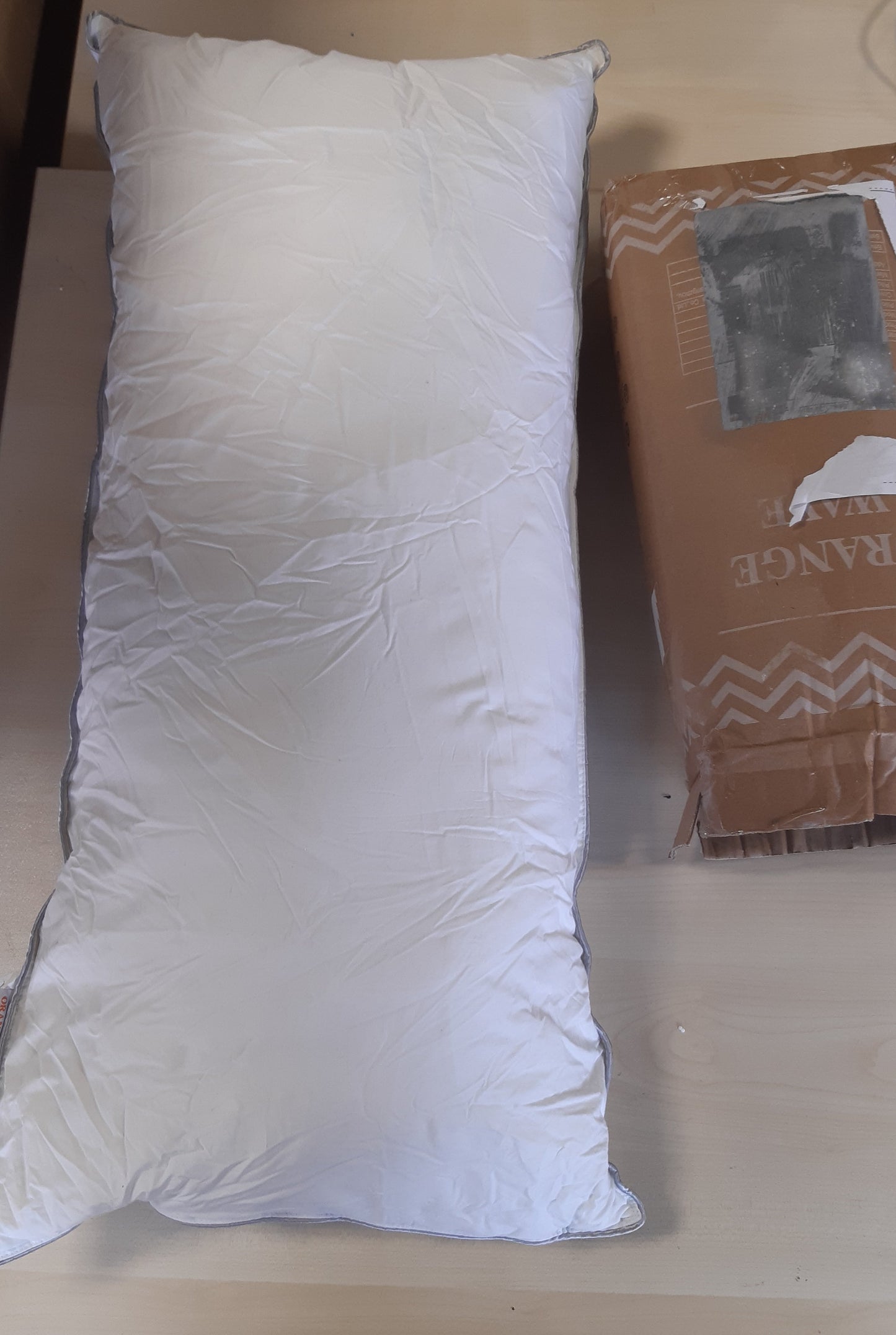 175503 - VALË PORTOKALLI Jastëk me pupla 40x80cm dhe me 3 dhoma poshtë, me certifikimin RDS dhe Oeko-Tex, ergonomik për gjumë