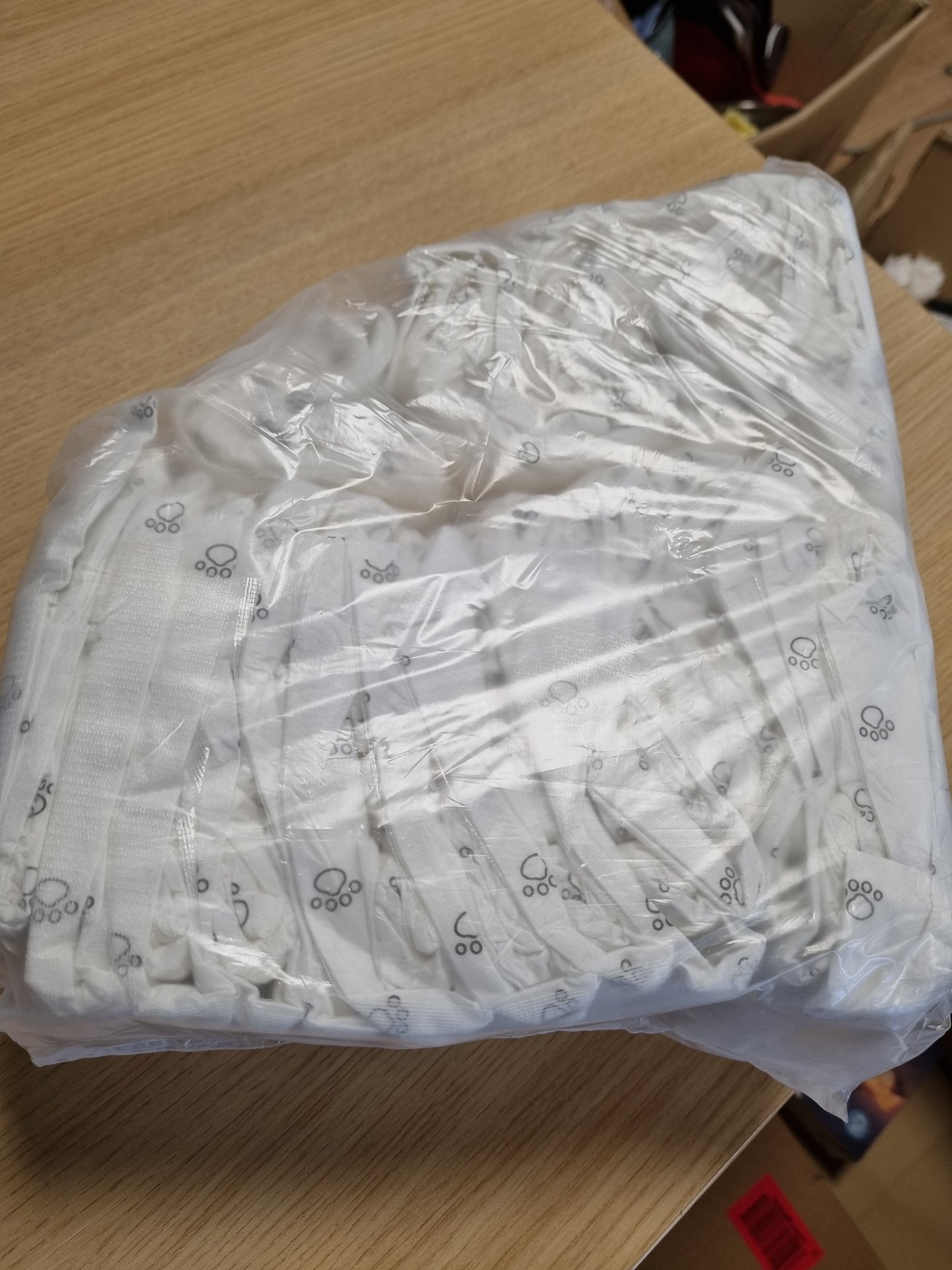 223329 - AMAZON BASICS Pelena për qen meshkuj, Madhësia L, të bardha, 30 copë