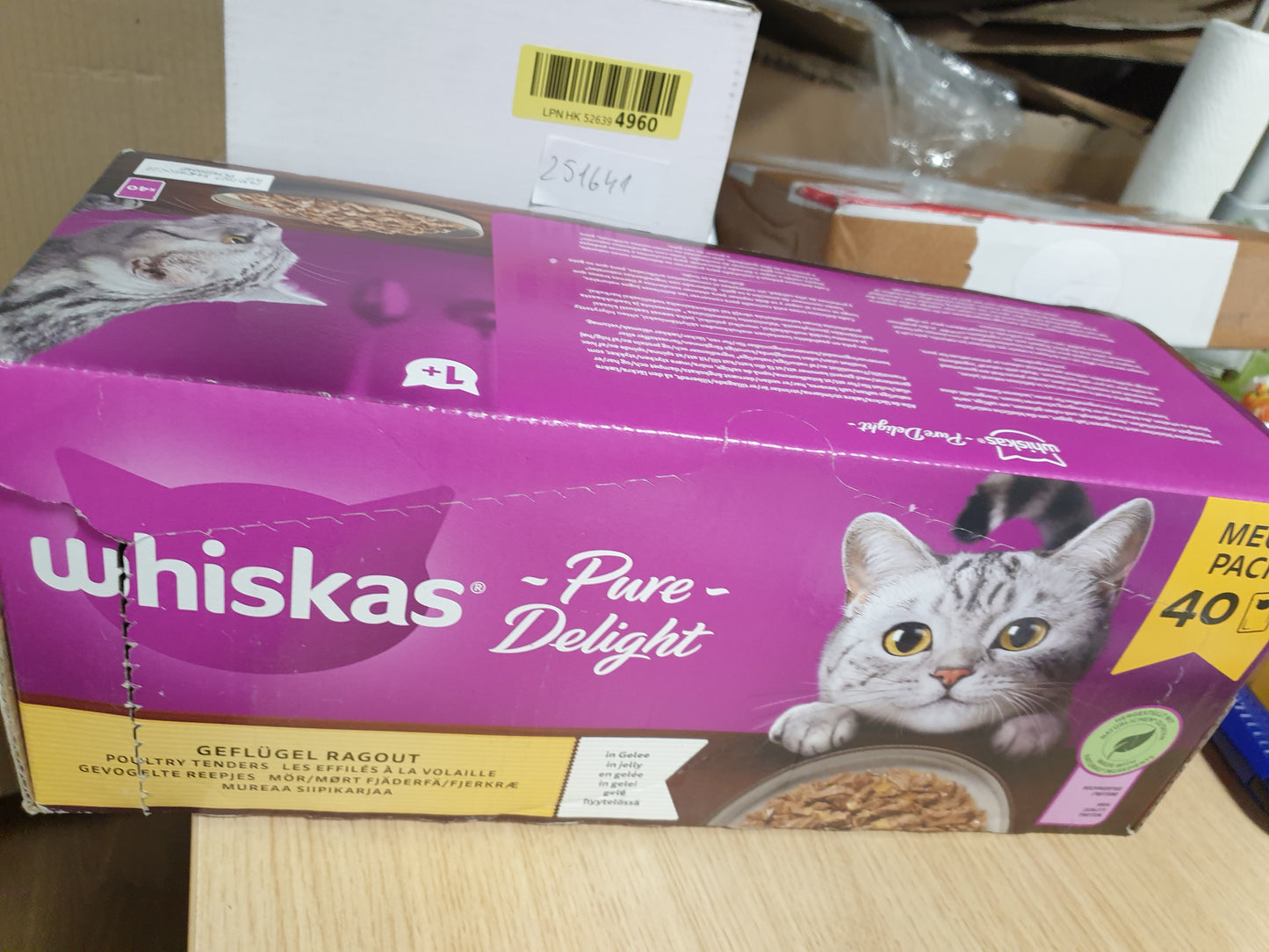 251581 - WHISKAS USHQIM I LAGËSHT PËR MACE 1+ RAGOUT POULTRY SELECTION NË PELTE, 40X85G (1 PAKO)