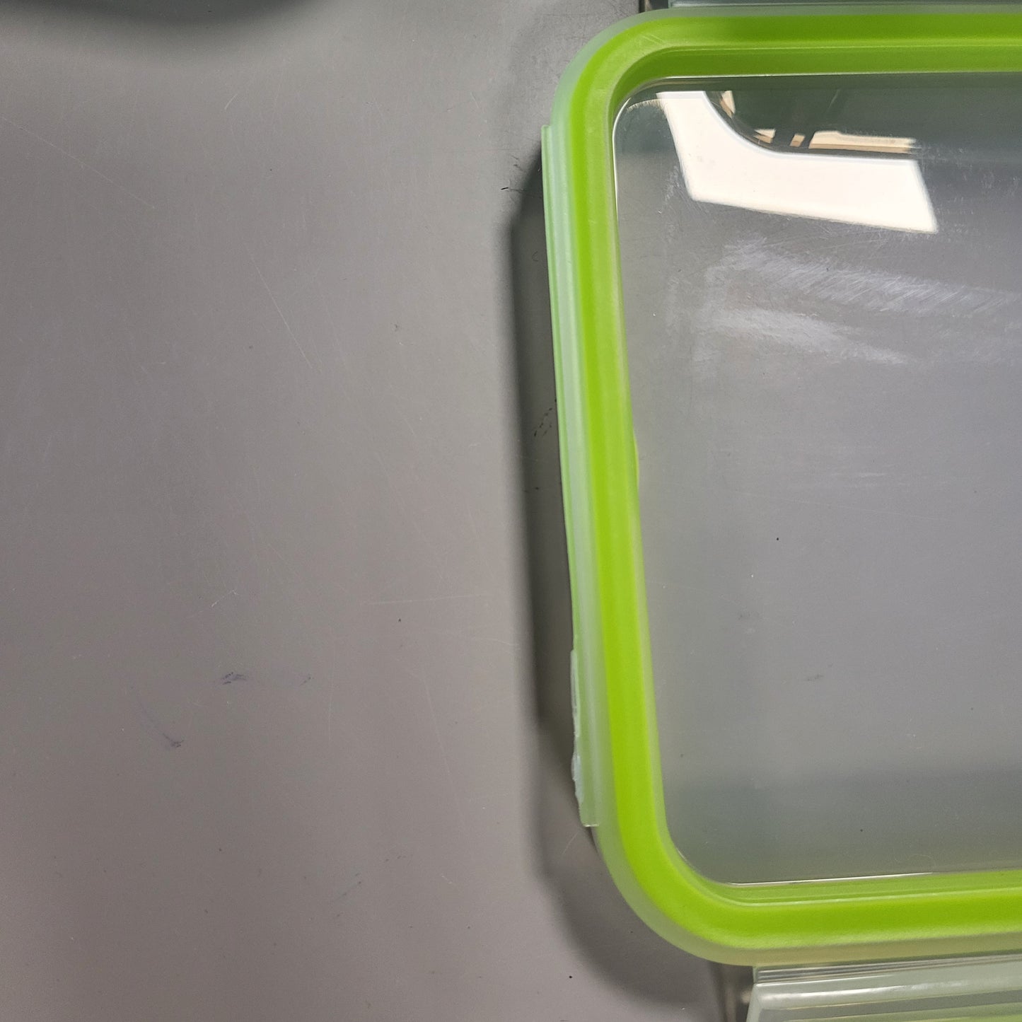 262554 - EMSA Kutia e drekës Clip & Go, 2.2 L, kuti dreke me 3 futje, 100% e papërshkueshme nga rrjedhjet, me vulë freskie, transparente, jeshile e çelët, e prodhuar në Gjermani, N10716