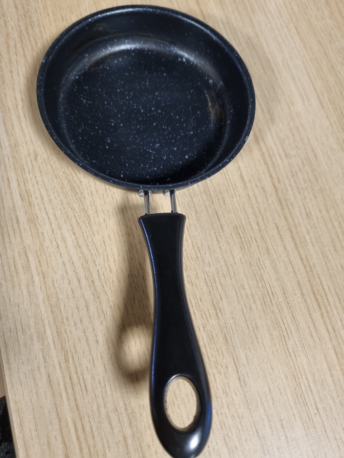 224943 - TIGAN I VOGEL TUTAMAZ, Tigan Mini Induksioni 12 cm, me Dorezë, Tigan Portativ për Omëletë, Gatim për Sobë me Gaz dhe Sobë me Induksion