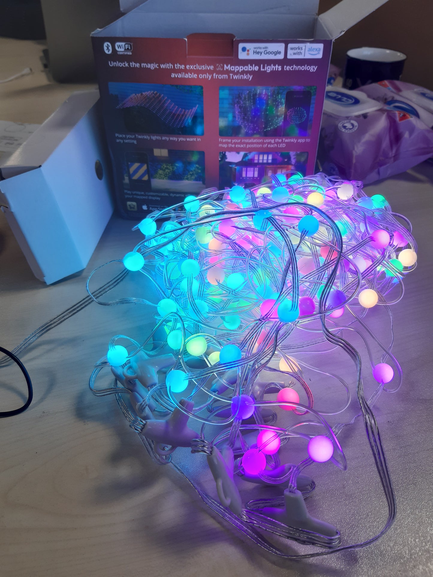 160624 - TWINKLY - Rrjetë Dritash LED Fleksibël me 260 LED RGB të Hartëzueshme, Përdorim Jashtë dhe Brenda, Të Pajtueshme me Alexa dhe Google Home, IP44, Kontrollim me Aplikacion, Kabllo Transparente, Madhësia 1.2m x 1.9m.