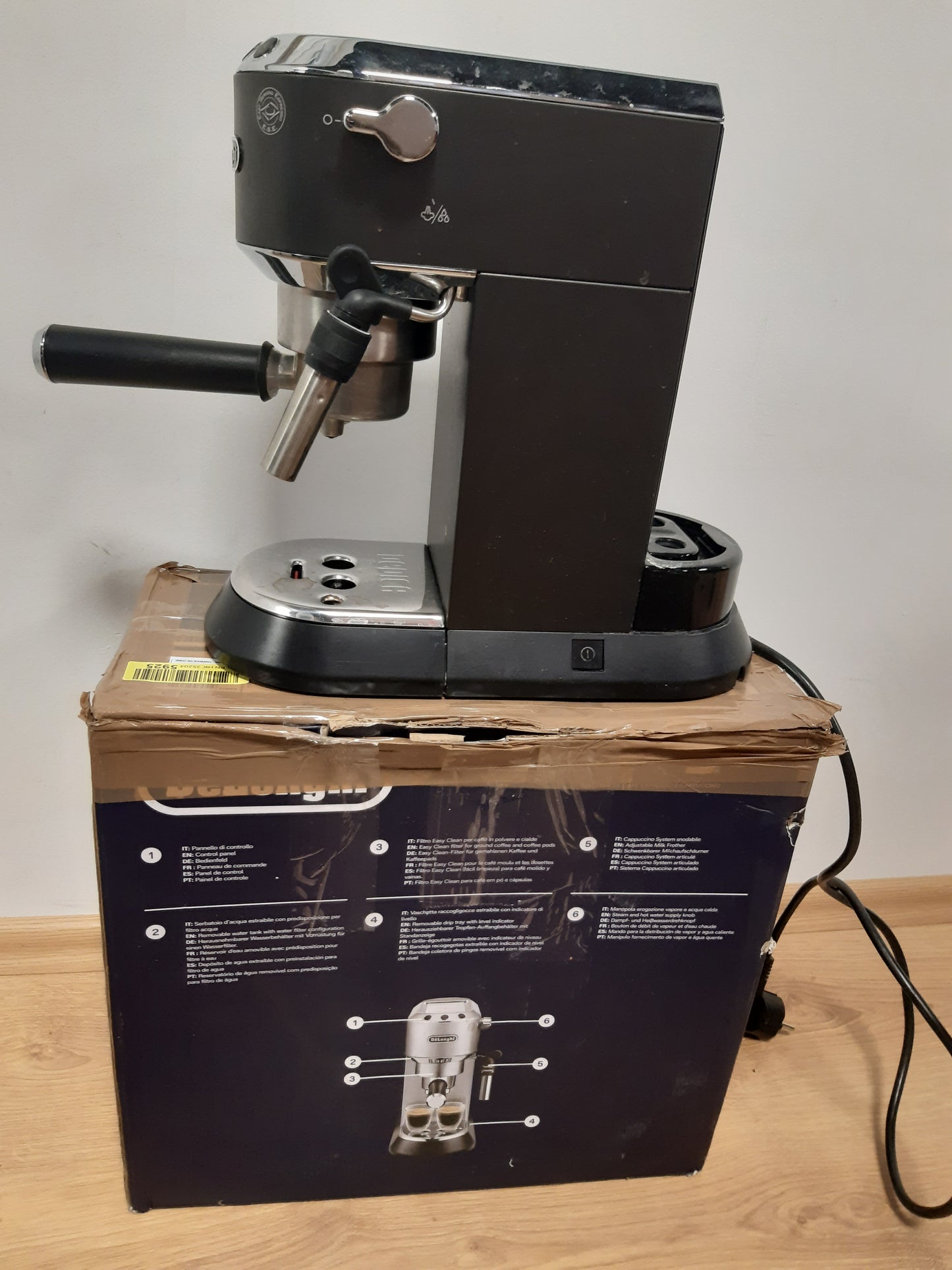 89182 - DE'LONGHI Makinë Manuale për Kafe Espresso Dedica EC685.BK, për Kafe të Bluar ose Kapsula ESE, Shkumëzues Klasik Qumështi për Kapuçino, Mbyllje Automatike, Rezervuar 1L, Filtër i Dyfishtë/I Vetëm, Ngjyra e Zezë