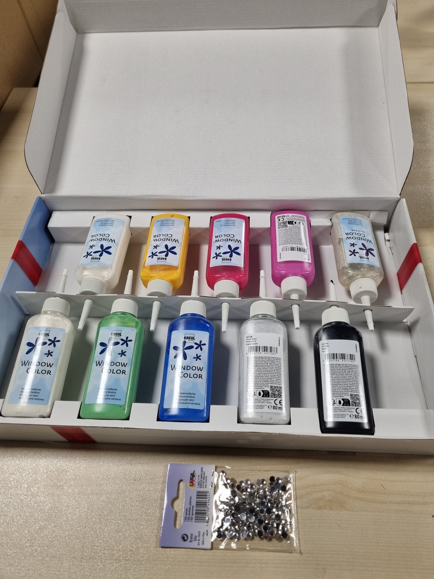 251122 - KREUL 42849 - Set XXL me ngjyra për dritare, 10 x 80 ml ngjyra për dritare, 80 ml bojë konturuese, 150 gurë dekorativë, shabllone me motive lulesh dhe mandalash