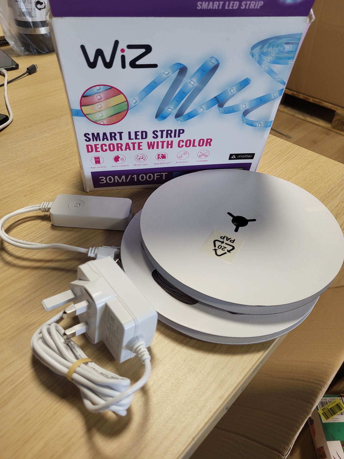 217214 - WIZ Shirit ndriçues LED Smart RGB, 30 m i prerë sipas dëshirës, 16 milion ngjyra, skena dinamike, Wi-Fi, kontroll me zë/aplikacion, funksionon me Google Home, Alexa dhe HomeKit, drita LED për dhomën e gjumit, kuzhinën, dhomën e ndenjes