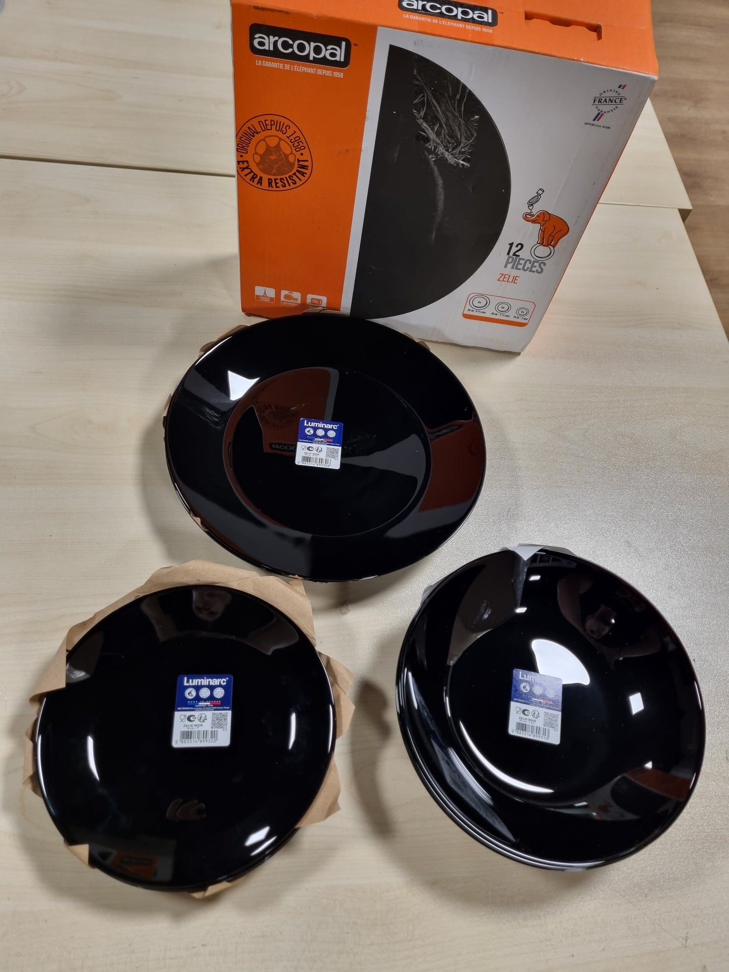 223296 - LUMINARC Set enësh darke prej qelqi Arcopal Zelie të zeza, 12 copë, 4 sete, të zeza