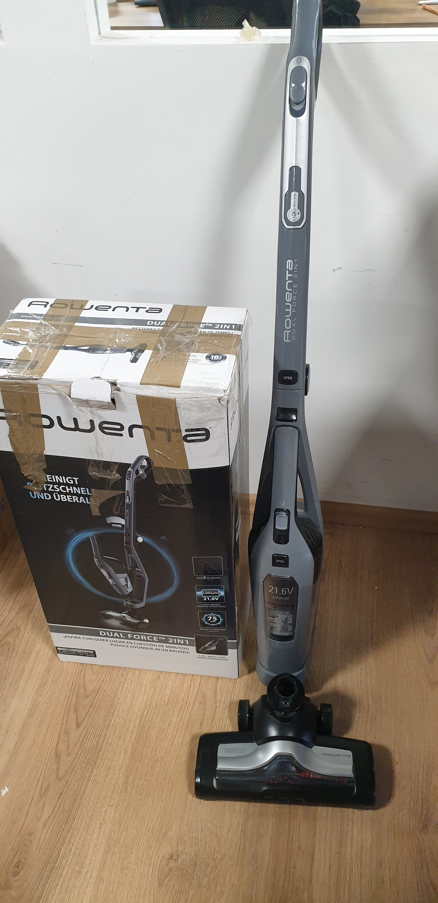 191041 - ROWENTA Fshesë me Korrent Pa Tel 2-në-1 RH6756WO, Fshesë me Korrent Dorë e Integruar, Dritë LED, E Lehtë, Dorëzë e Palosshme, Kohëzgjatje Funksionimi 75-Minuta, për të Gjitha Llojet e Dyshemeve, Teknologji Çiklonike, Forcë e Dyfishtë