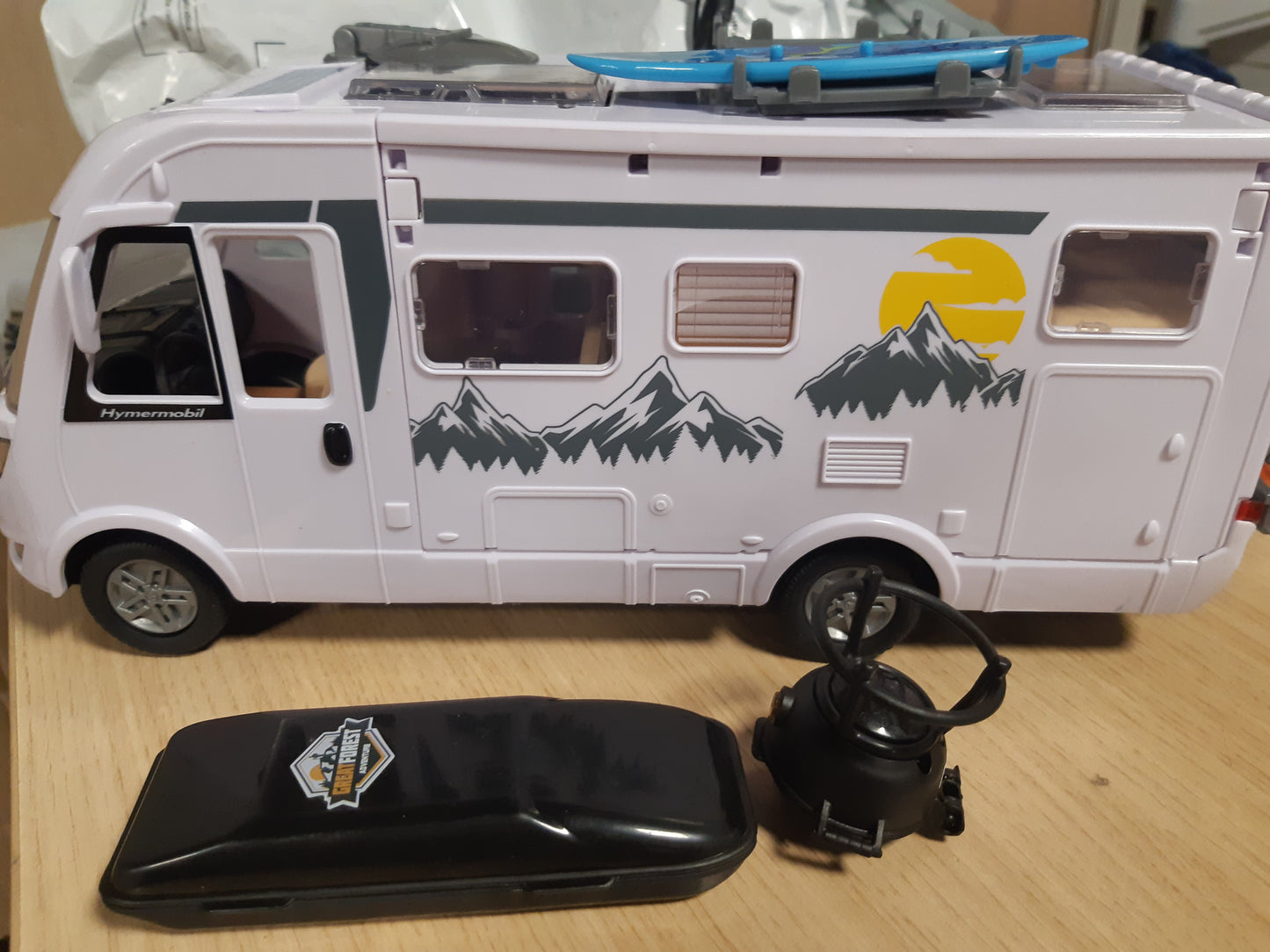 141568 - Dickie Toys – set kamperi (autokamper lodër).