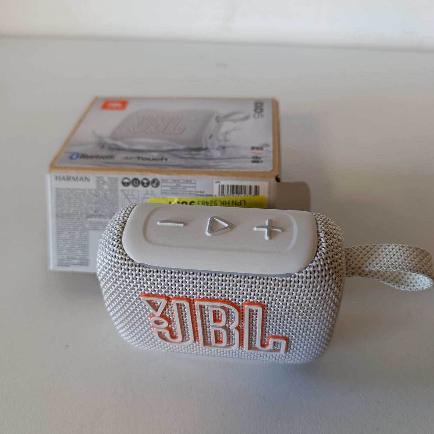 268007 - JBL Altoparlant Bluetooth ultra-portativ GO 5, 10 orë kohë loje, dizajn rezistent ndaj ujit, tingull JBL Pro dhe bas të fuqishëm, çiftëzim AirTouch, i bardhë