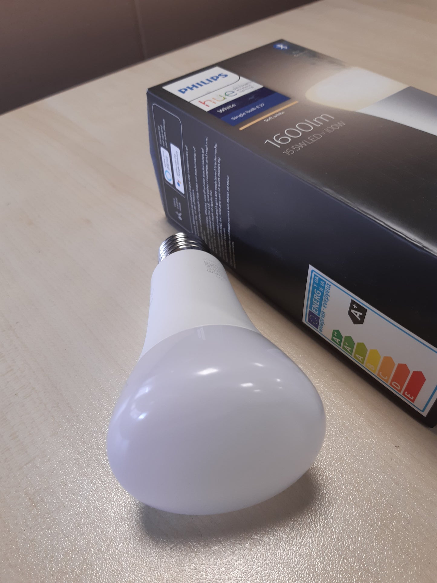 261189 - PHILIPS HUE White E27, 1600lm, dritë e bardhë e ngrohtë, e errësueshme, kontroll nëpërmjet aplikacionit, e pajtueshme me Amazon Alexa