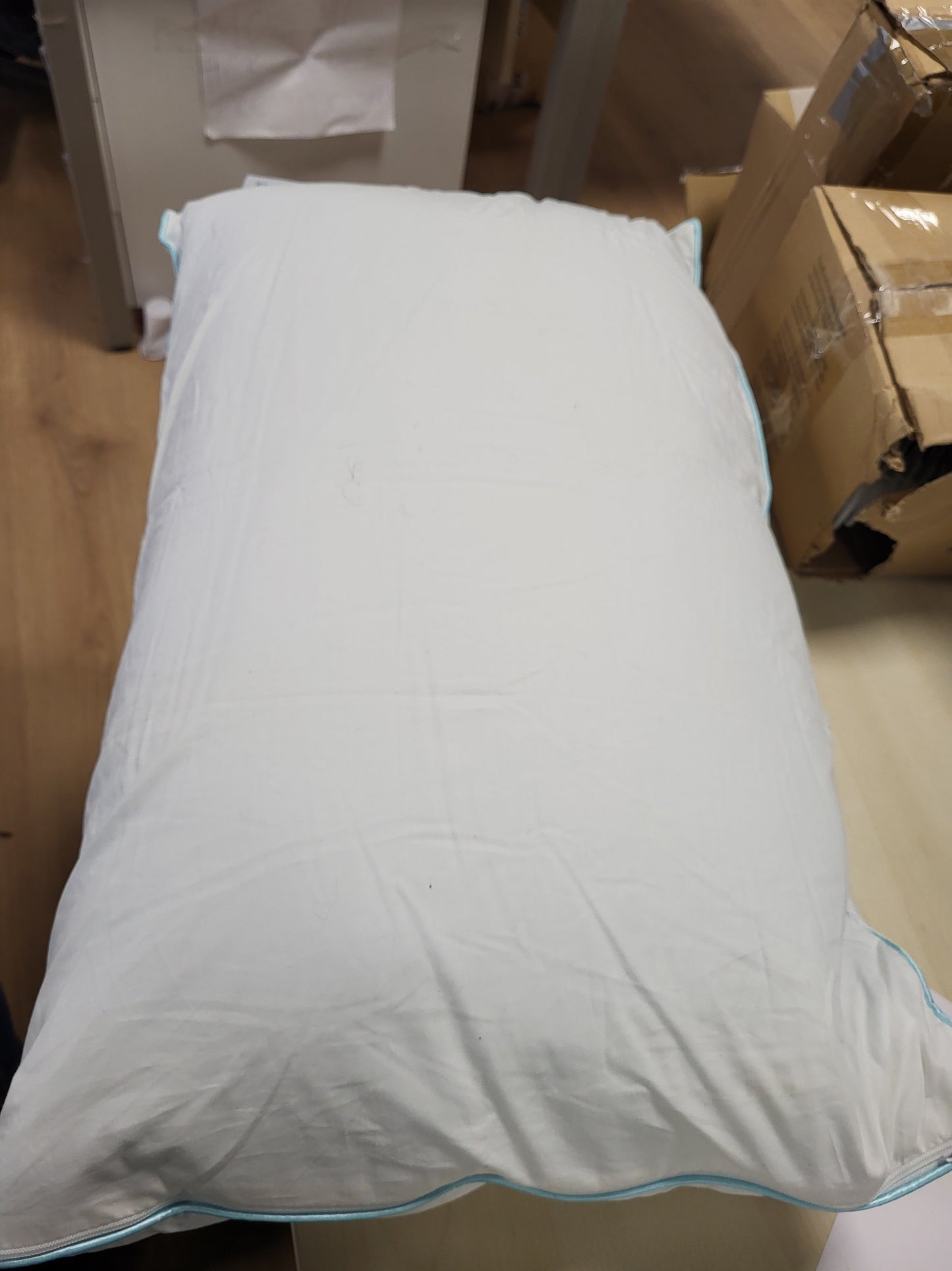 246021 - Linenspa Jastëk 40x60 cm i bërë nga thekon shkume me memorie xheli – jastëk i çertifikuar Oeko-Tex – mbulesë pambuku që lahet, e bardhë