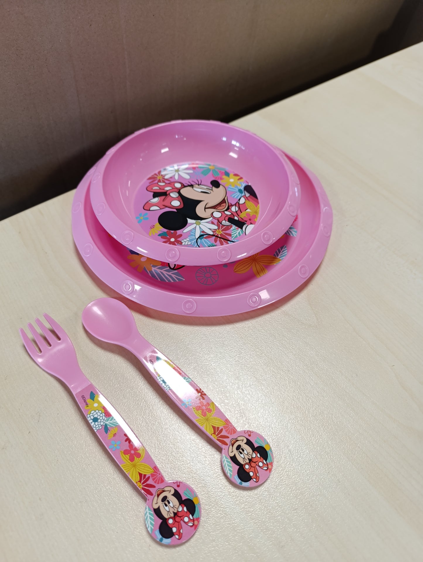 253507 - SET 4 PJATËSH PËR FËMIJË - PJATË, TAS, GOTË 260ML DHE TAKAMERA - PA BPA - PAMJE PRANVERËSORE MINNIE MOUSE