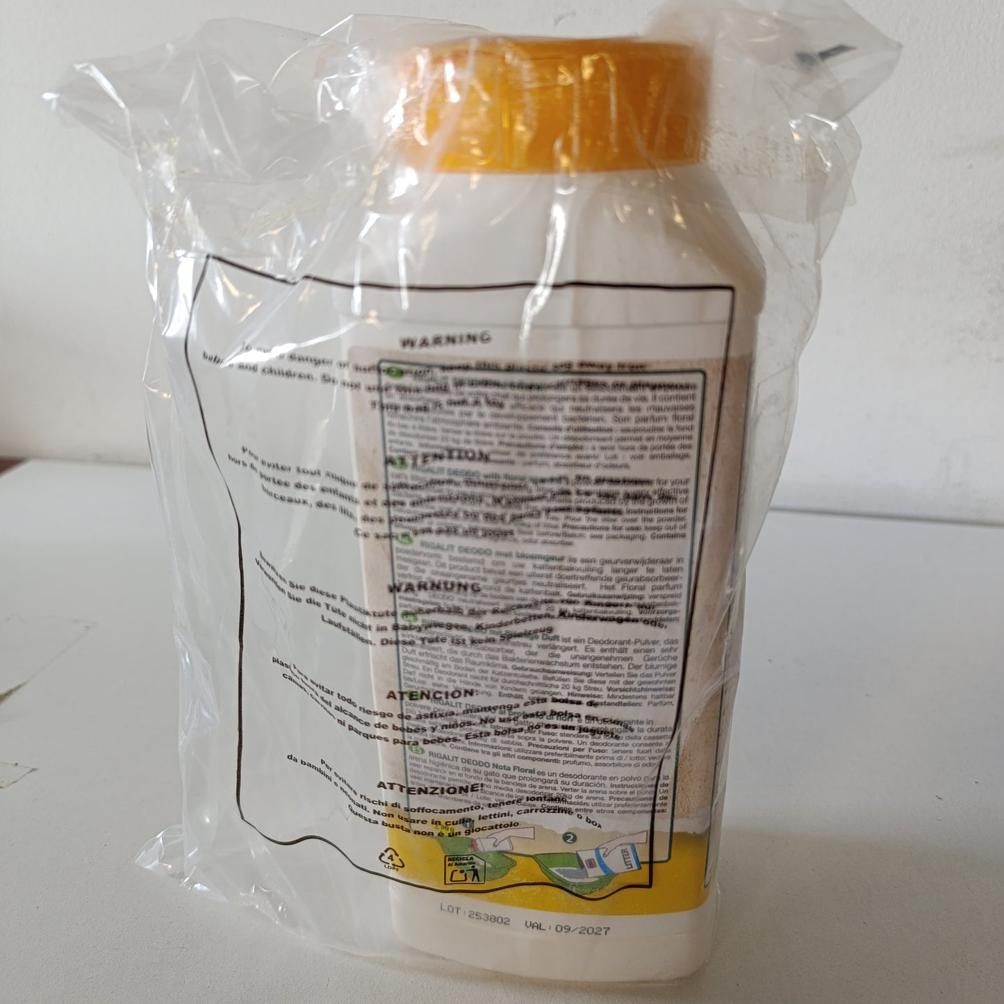 198885 - RIGA - Deodorizuesi Rigalit Deodo për Mbeturinat e Maceve, Neutralizues i Erërave dhe Baktereve, Aromë Lulesh, 750g