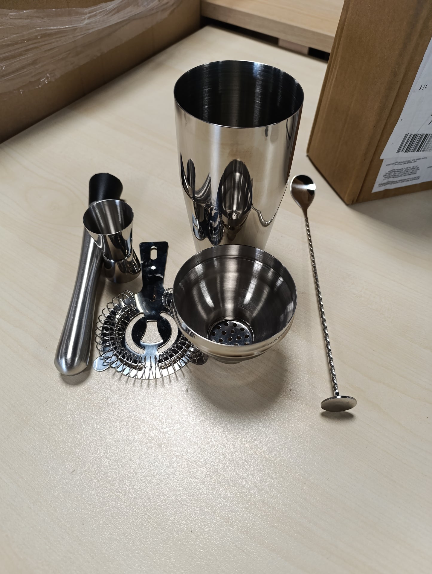 223612 - AMAZON BASICS Set koktejlesh 5 copë, 70 cl, mikser, përzierës, sitë, enë për përzierje, çelik inox