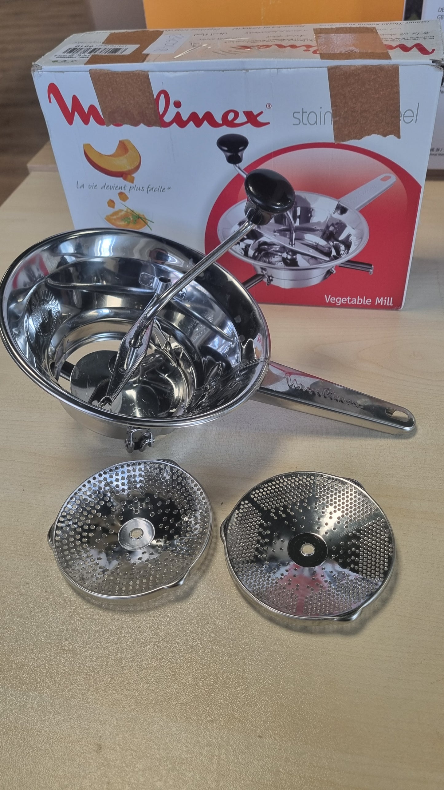 246048 - MULLI MANUAL MOULINEX Classic, çelik inox, model i vogël, bluar lehtë, i sigurt për lavastovilje, prodhuar në Francë, A40106