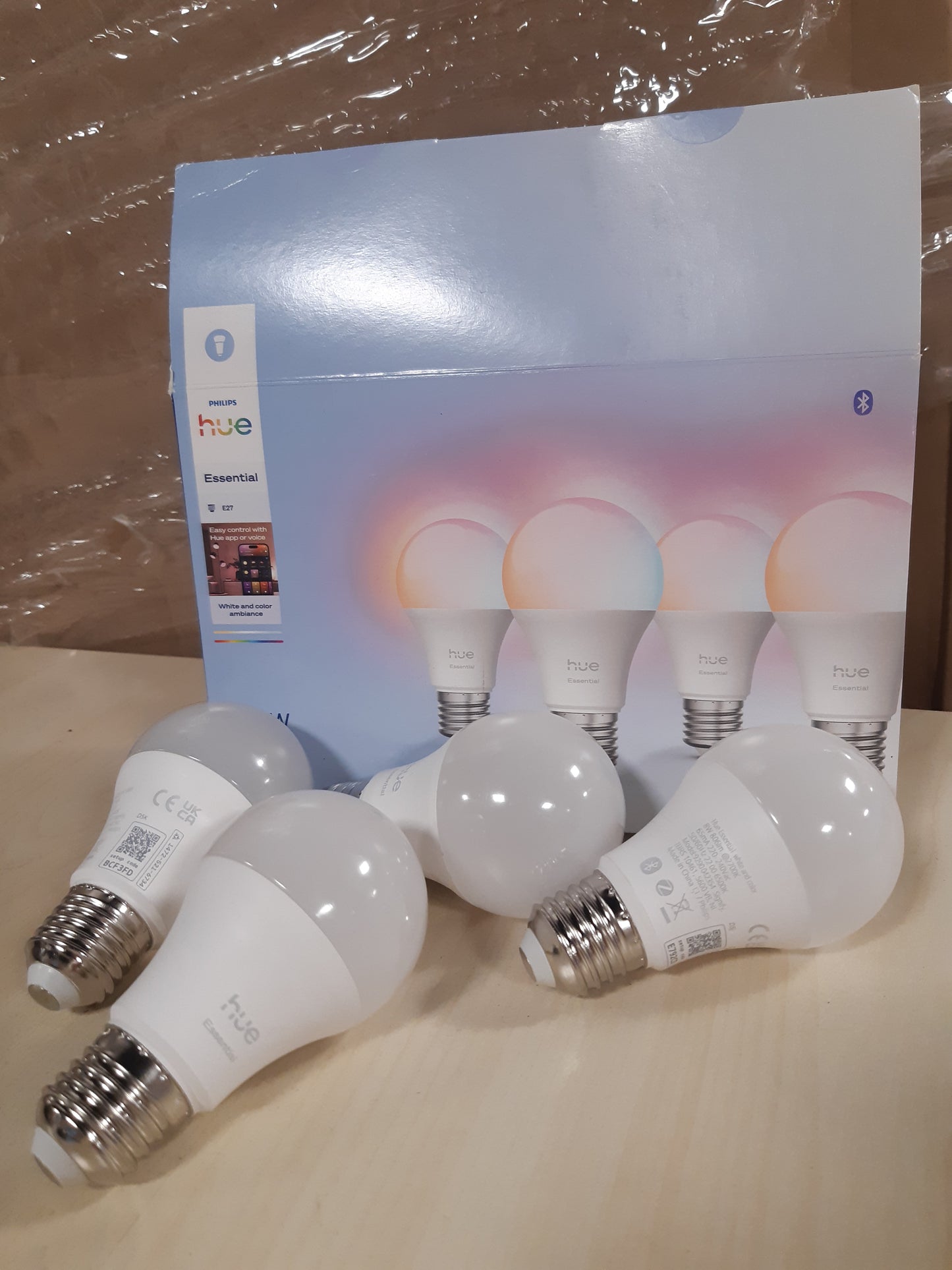 177183 - PHILIPS Hue Essential A60 Llampa LED Inteligjente, Ngjyra e Bardhë, Llambë E27, 8W, 2200-6500K, 806 Lumen, E Zbehtë, Pako me 4, E Pajtueshme me Alexa, Google Assistant dhe Apple Home