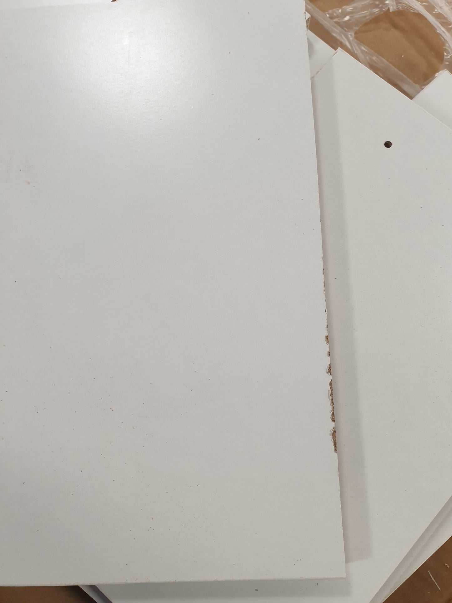 141394 - Kabinet TV vidaXL, e varur në mur – dizajn modern, e bardhë