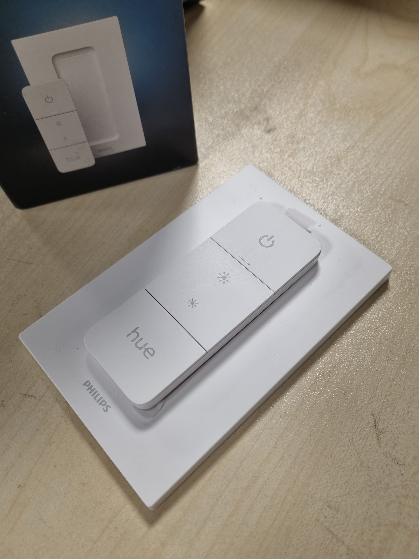 257014 - PHILIPS Hue Ndërprerës ndriçimi pa tel Smart V2, për llambat Philips Hue, për ndriçim të brendshëm