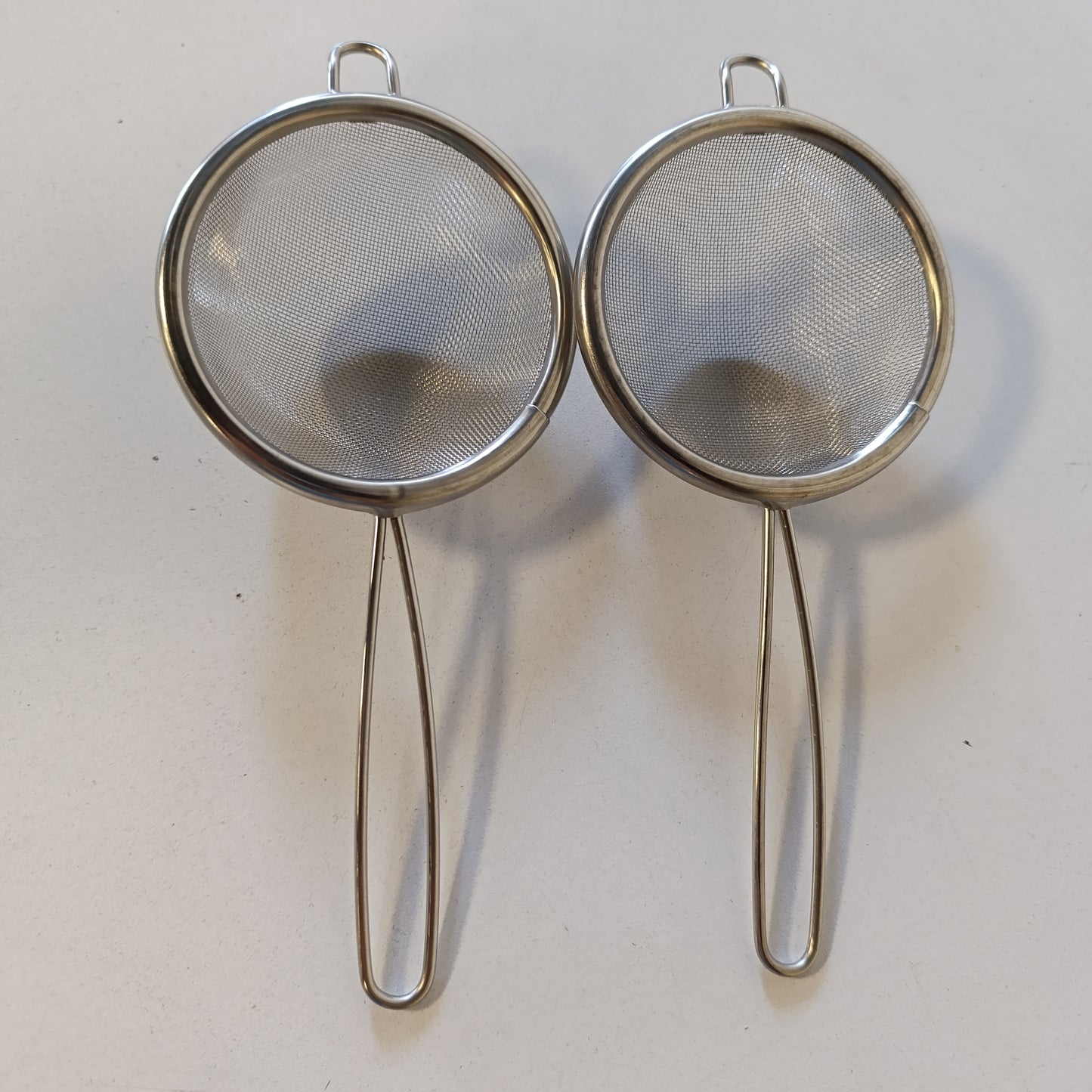 216822 - Set prej 2 copësh Mini sitë 3 inç e bërë nga rrjetë e hollë, sitë çeliku inox premium 304 100% e gradës ushqimore me dorezë site - Ideale për filtrimin e lëngjeve, vezëve, çajit, kafesë, miellit dhe shpëlarjen e perimeve dhe frutave