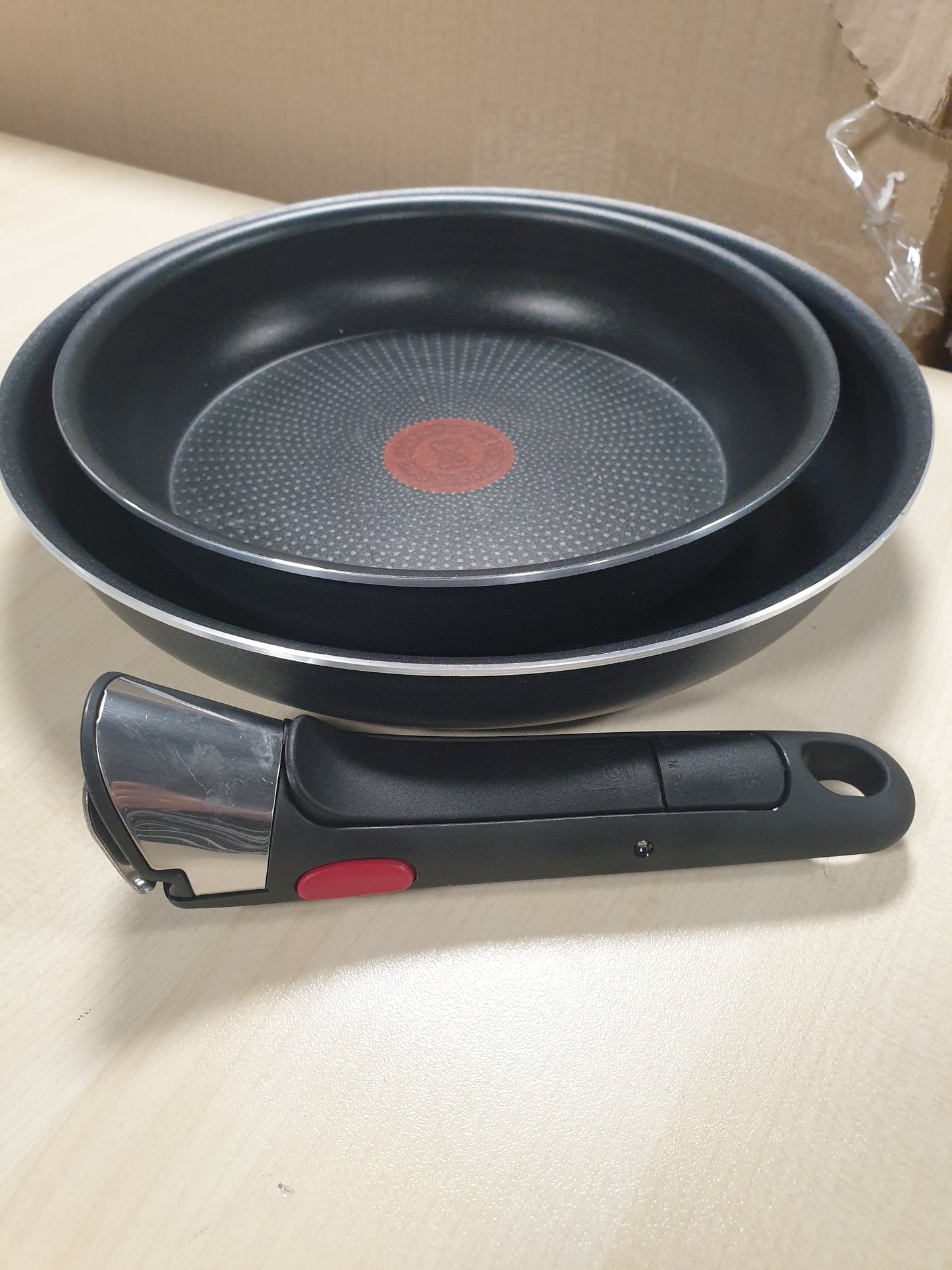 239449 - TEFAL Set tiganësh Ingenio XL Force me 3 pjesë, 22/26 cm, tiganë me shtresë jo-ngjitëse Titanium 2X