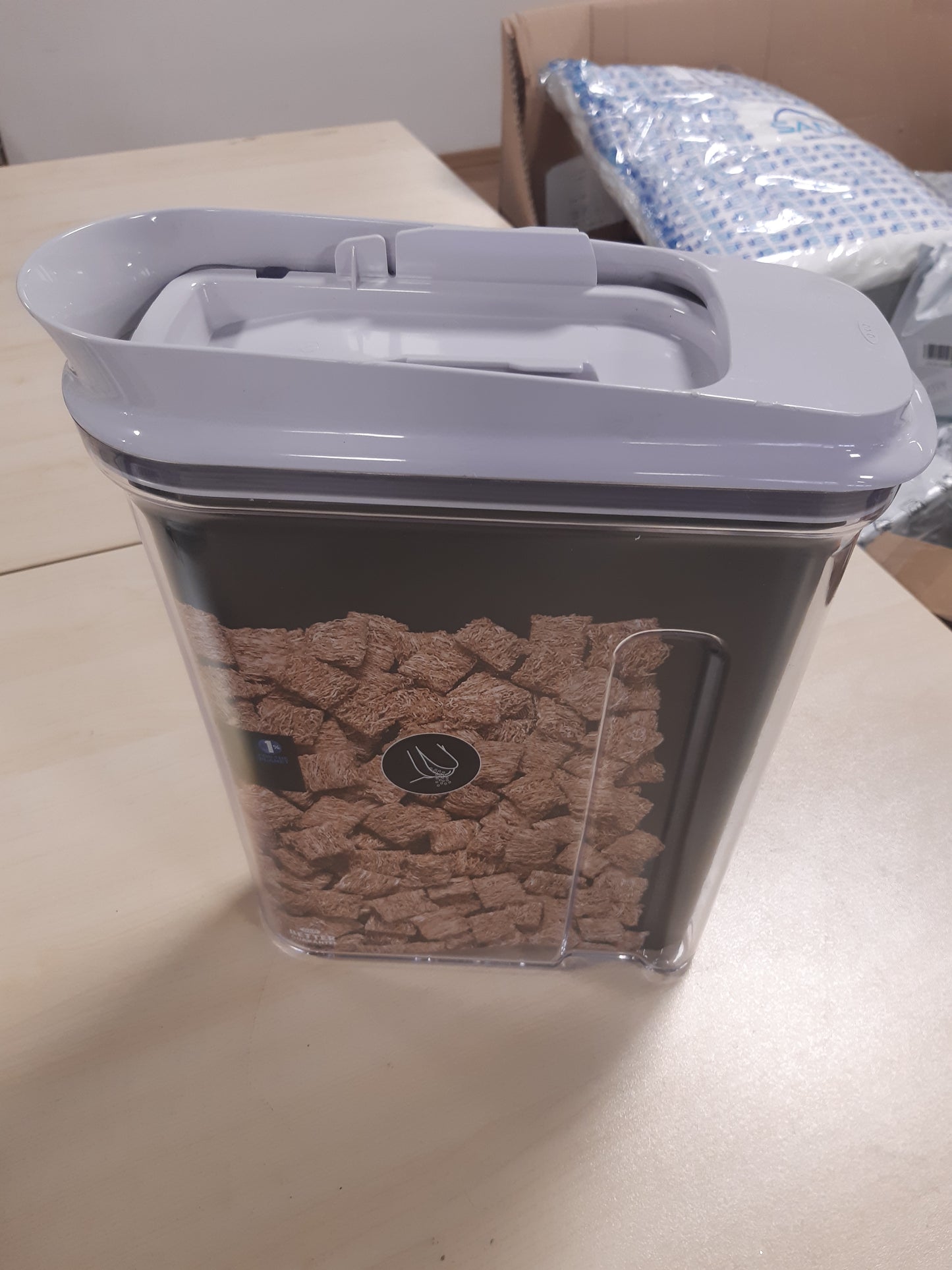 218027 - OXO GOOD GRIPS POP Dispenser i Madh për Drithëra 4.2 l, Enë me Kapak për Ruajtjen Hermetike të Muslit dhe Drithërave, E Bardhë/Opulent Garden