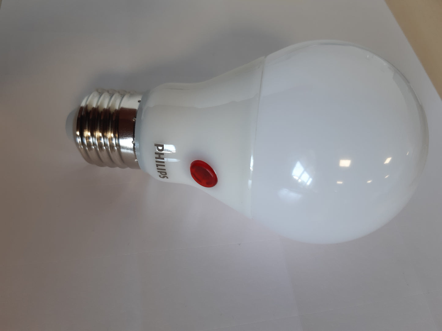 216166 - PHILIPS Llambë LED me sensor drite 60W, 2700 Kelvin, 806 lumen