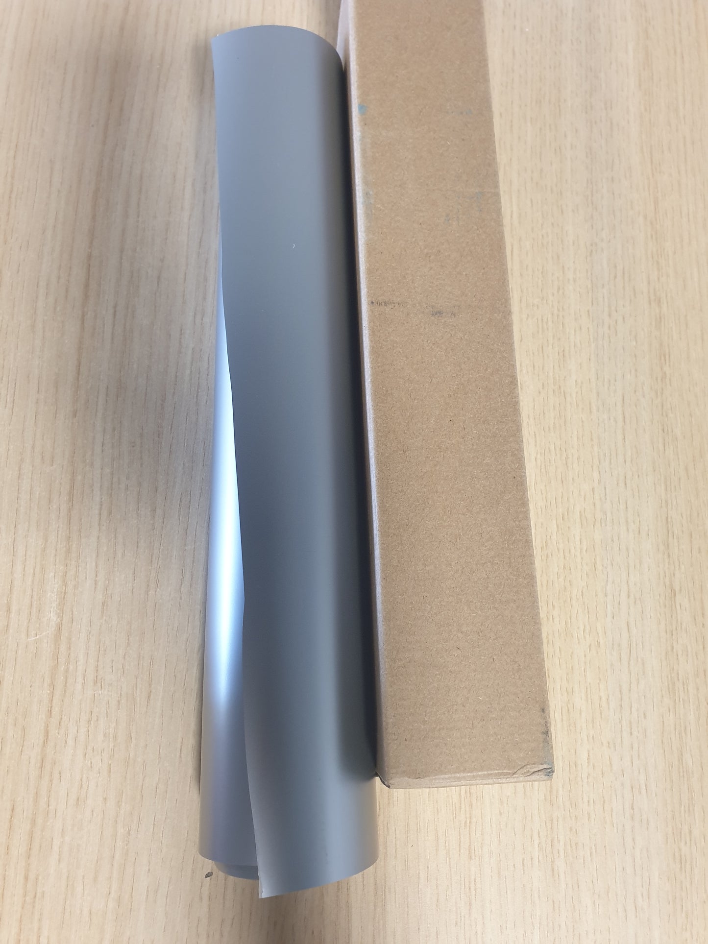 215354 - CRICUT Fletë vinili vetëngjitëse për ploterë, (30.5 x 6.1 cm, Argjend)
