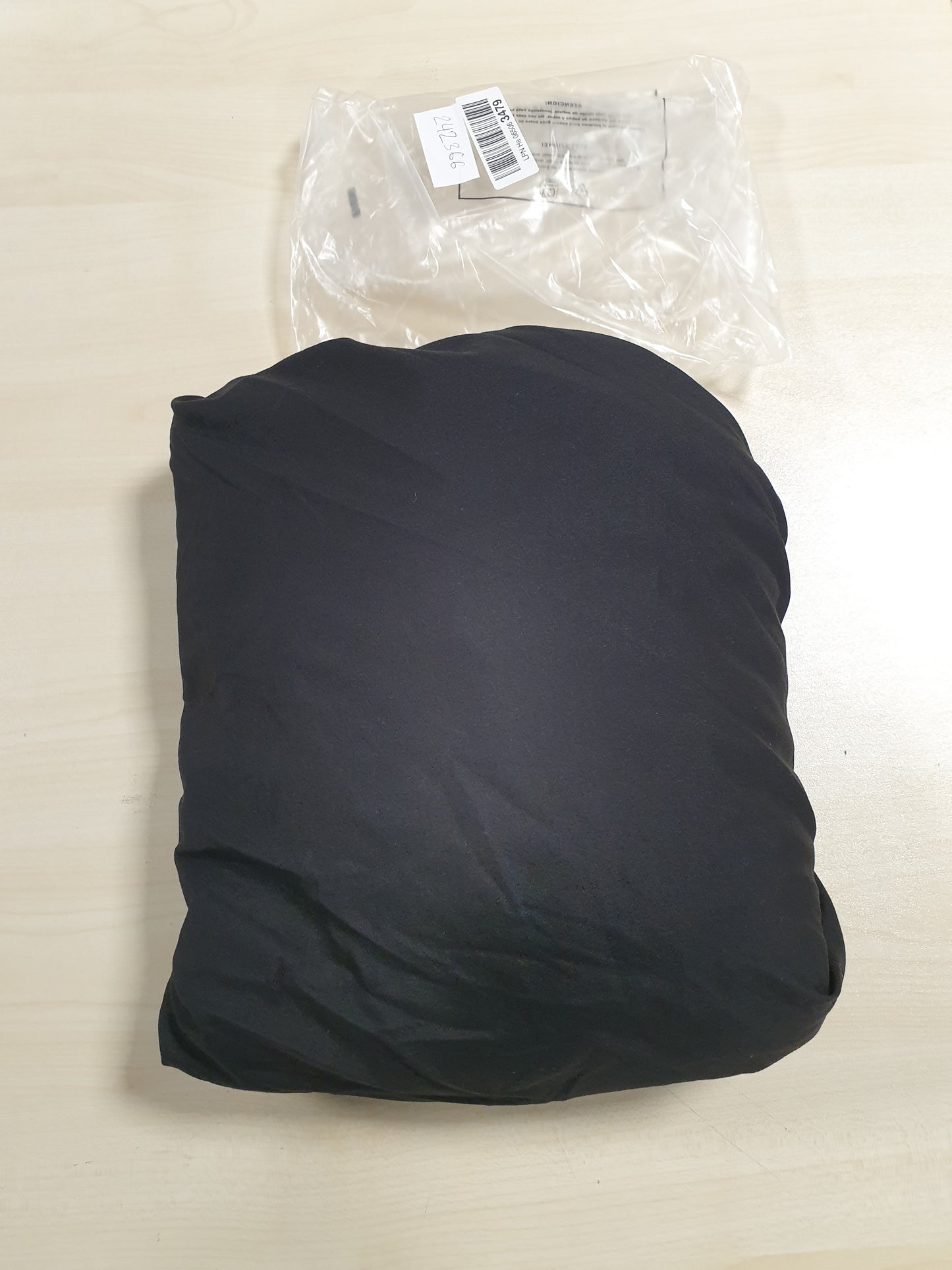 242366 - ÇARÇAF I MONTUAR ME MIKROFIBËR AMAZON BASICS, Lartësia e dyshekut deri në 30 cm, 140 x 200 cm, e zezë