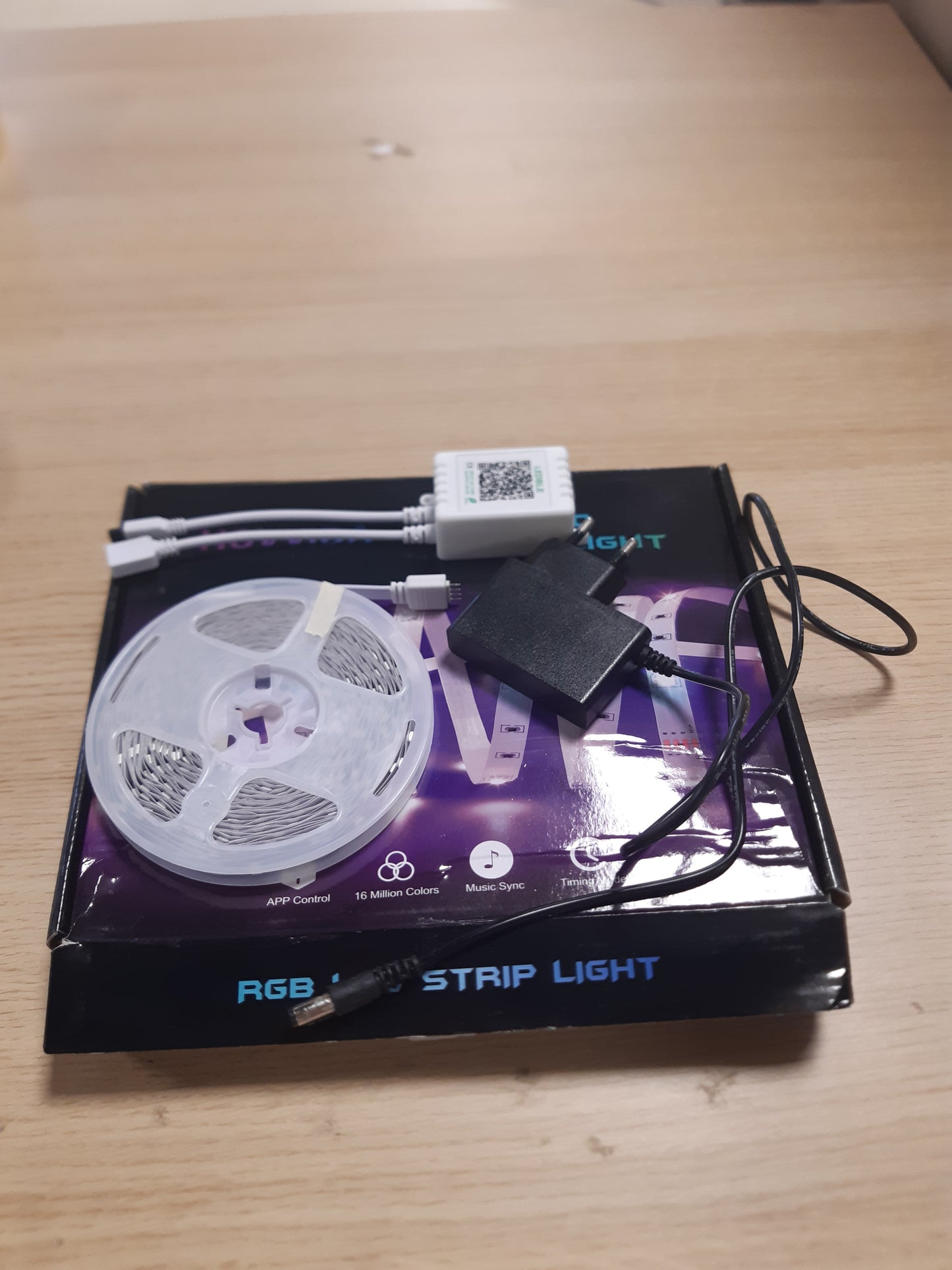 257828 - HOVVIDA SHIRIT LED 10M, 30 LED/METËR, SHIRIT LED RGB, 300 LED, APLIKACION DHE TELEKOMANDË
