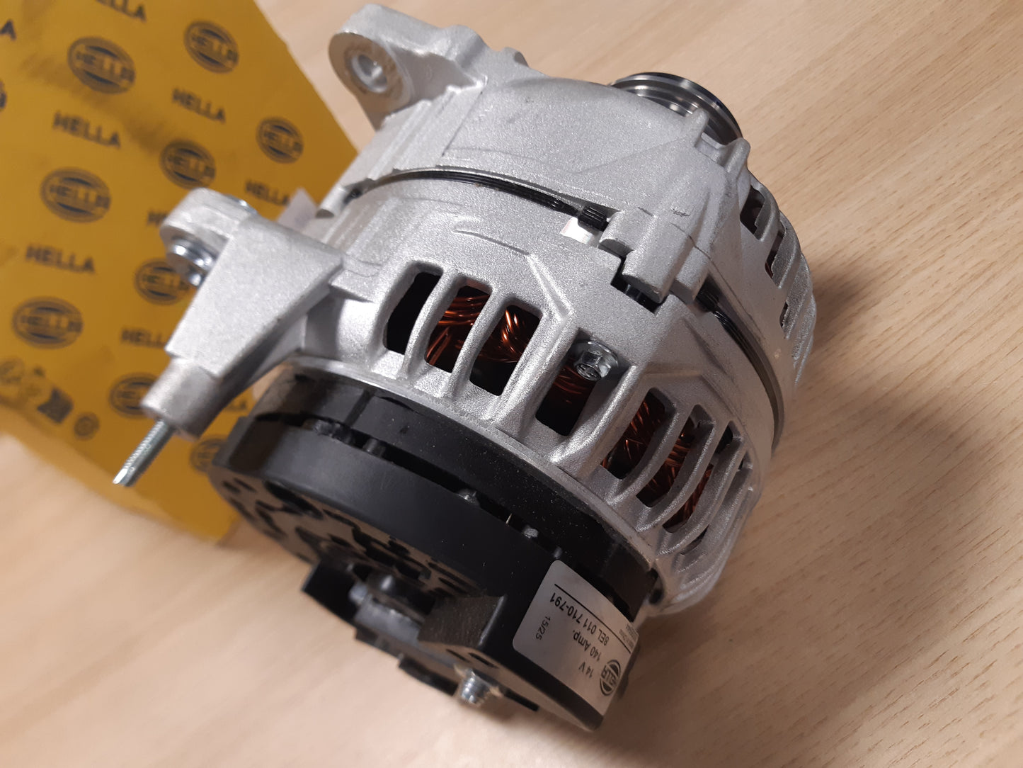 165443 - HELLA Gjenerator/Alternator 8EL 011 710-791 - 14V, 140A
