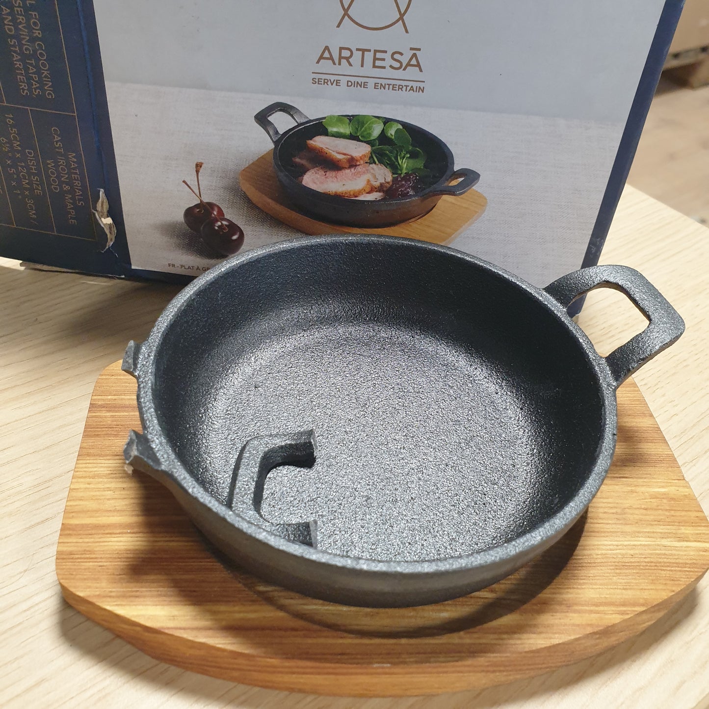 252183 - TENXHERE ARTESÀ - Miniaturë prej gize me dërrasë druri, tigan i sheshtë për gratin, tapas, kerri dhe mish, i pajtueshëm me induksion, 6.4 x 4.9 inç, i rrumbullakët, i zi.