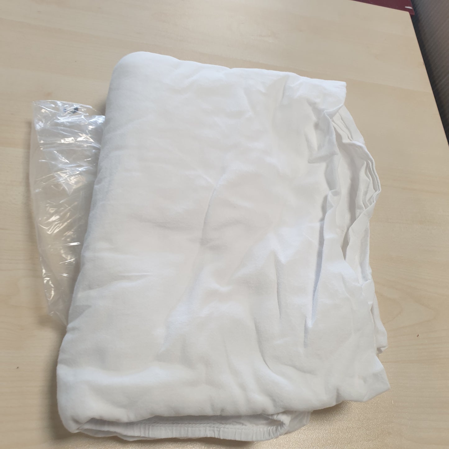 262493 - KOMFORTEC Çarçaf me mbushje 100% pambuk – 200x200 cm – 135g/m² – i butë, i ajrosur dhe miqësor me lëkurën – me elastik përreth – i çertifikuar Oeko-Tex – ngjyrë e zezë.