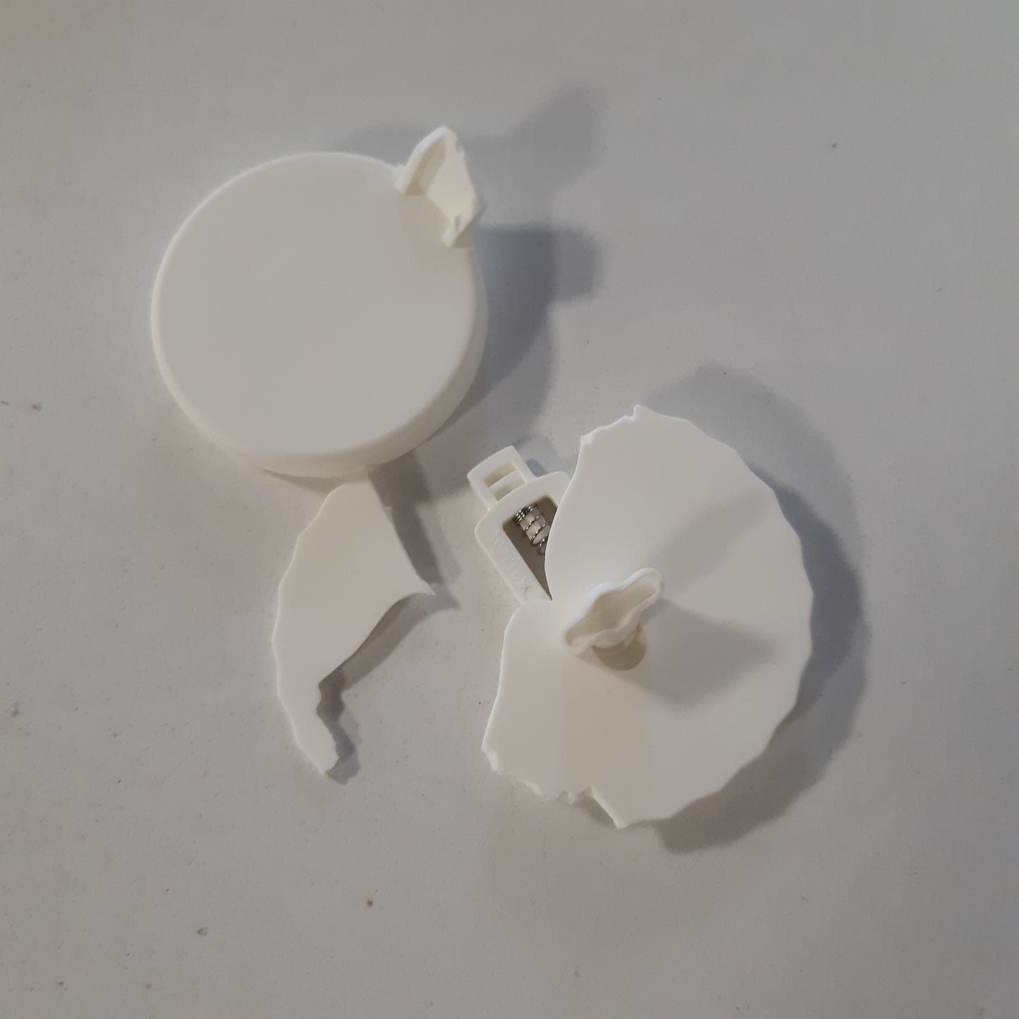 260106 - ALESSI Plissé MDL06 W/UK Çajnik elektrik, rrëshirë termoplastike, Prizë angleze, 2400W, 170 cl, E bardhë