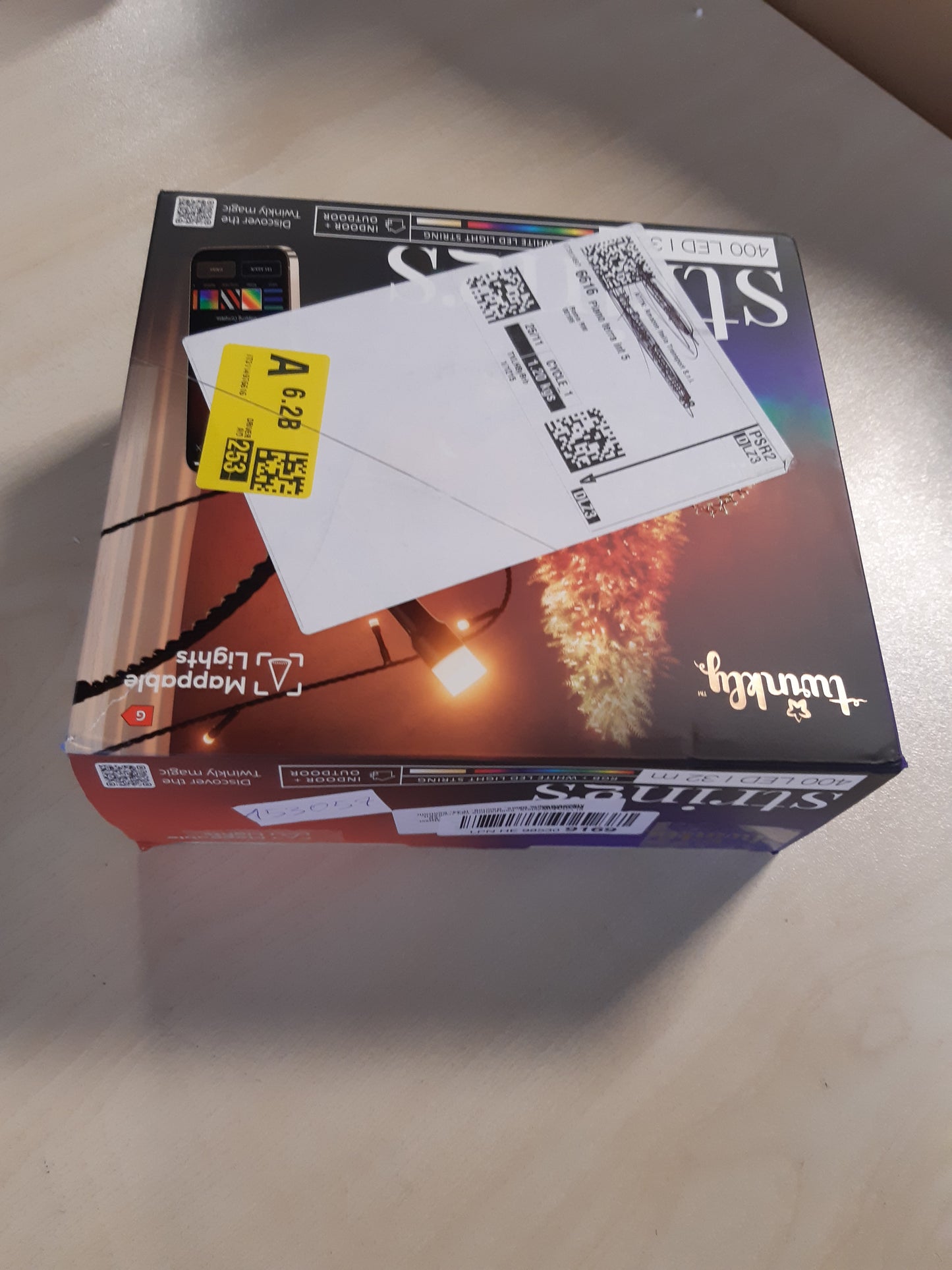 153057 - TWINKLY Strings 400 LED RGB+e Bardhë, Shirit Dritash LED 32m për Ambient të Jashtëm dhe të Brendshëm, I pajtueshëm me Alexa dhe Google Home, Tel i Zi, Drita të Hartëzueshme, Kontrolli Nëpërmjet Aplikacionit, Klasa e Mbrojtjes IP44