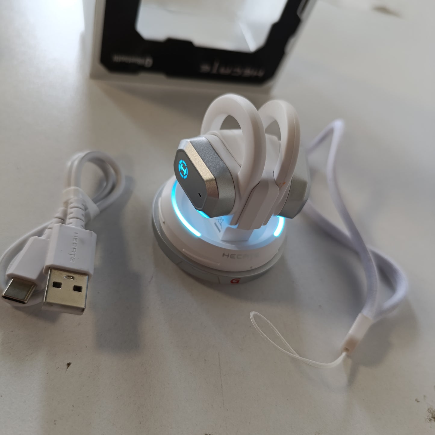 268306 - EDIFIER Kufje Air 2, Pa Tel, Bluetooth 5.3, Vesh të Hapur, Mikrofon ENC, 28 Orë Luajtjeje, 11 Drita RGB, Grepa Silikoni