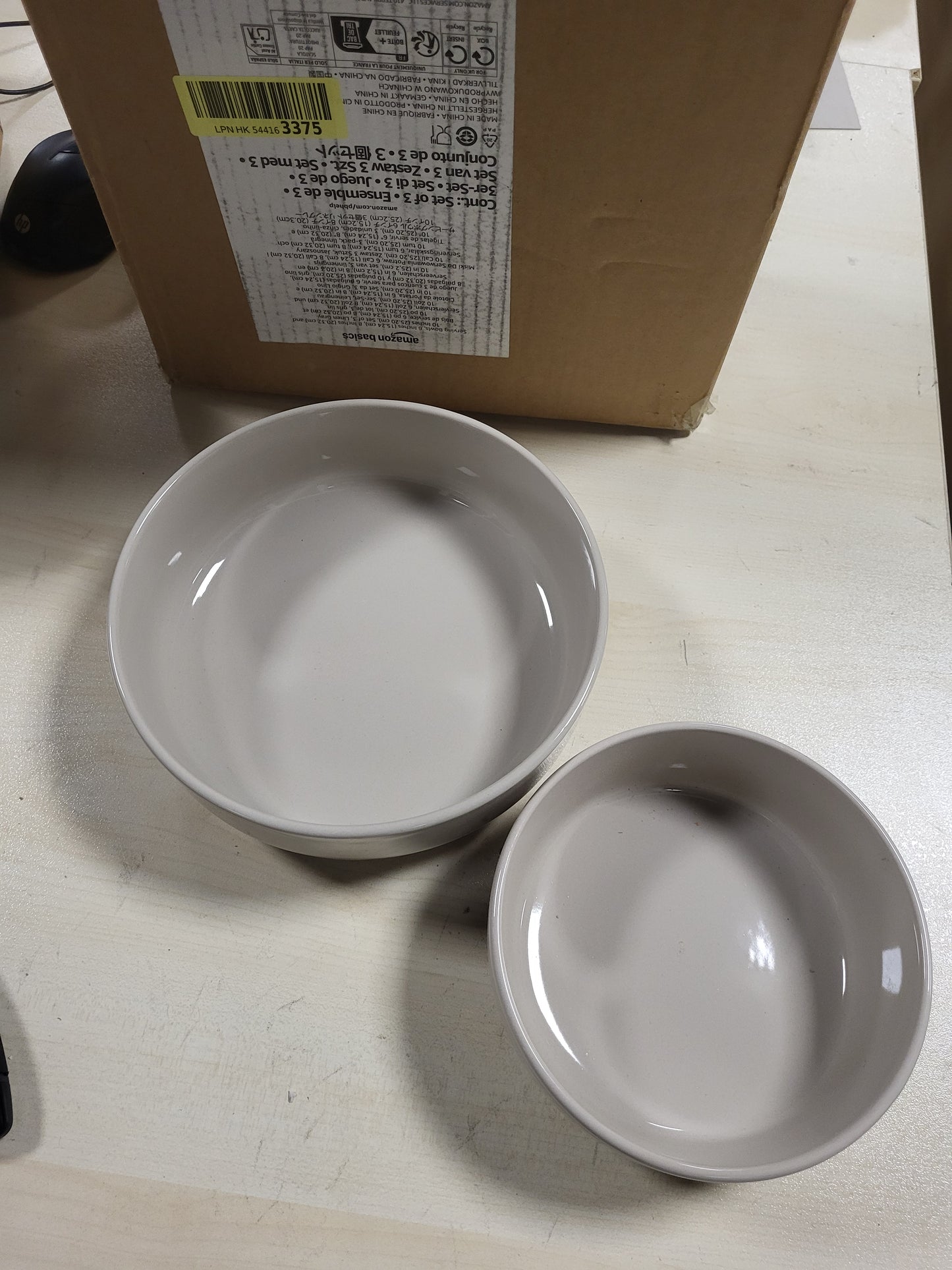 251812 - AMAZON BASICS Tasa servirjeje prej guri të glazur, set me 3 pjesë, të sigurta për lavastovilje, gri liri