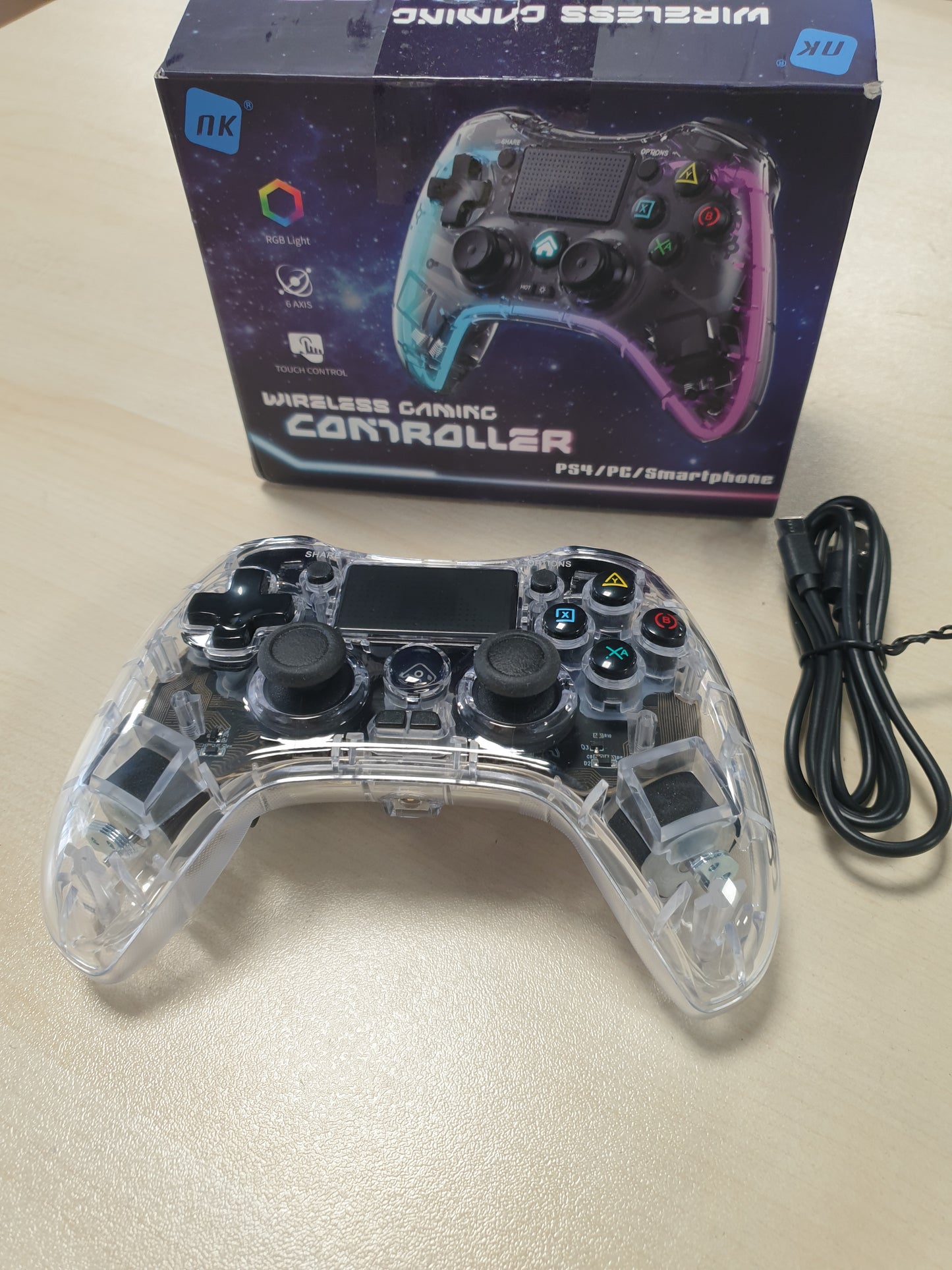 268448 - NK Kontrollues për PS4 / PC / Android - Kontrollues pa tel me dridhje, 6 boshte, 2 butona makro, 7 mënyra drite LED, touchpad, prizë kufjesh, kabllo karikimi e përfshirë - transparente e zezë