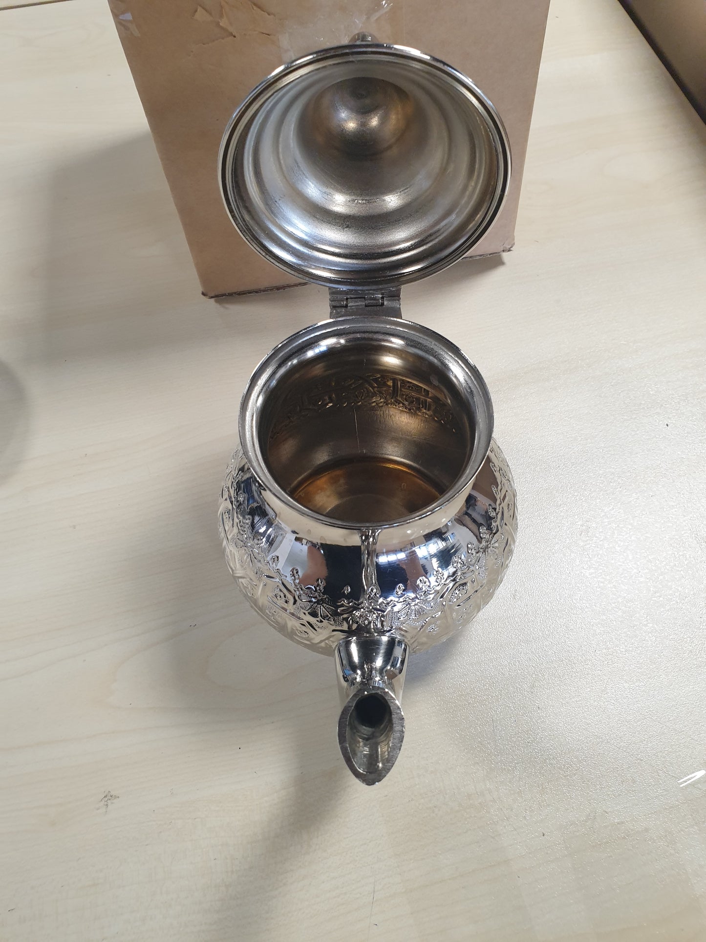 255091 - ÇAJNIK MAROKEN PREJ ARGJENDI, 1 LITËR, ME MBULESË DOREZE DHE FILTËR TË INTEGRUAR, DIZAJN KLASIK, I PUNUAR ME DORË