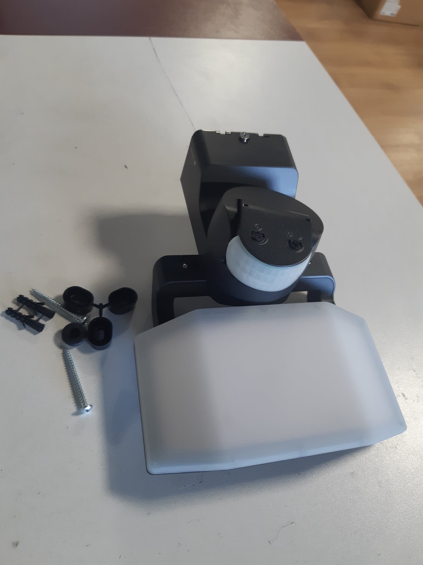 221102 - STEINEL Dritë LED XLED Protect S Antracite për Jashtë, Sensor Lëvizjeje 180°, 3000K e Bardhë e Ngrohtë, 14.3W, IP54
