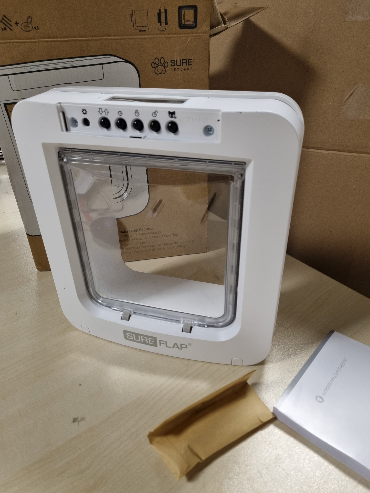 255053 - SUREFLAP Kapak i Madh me Mikroçip për Mace dhe Qen të Vegjël, Sure Petcare, funksion shtetrrethimi, i bardhë, i përputhshëm me etiketa RFID dhe mikroçipa