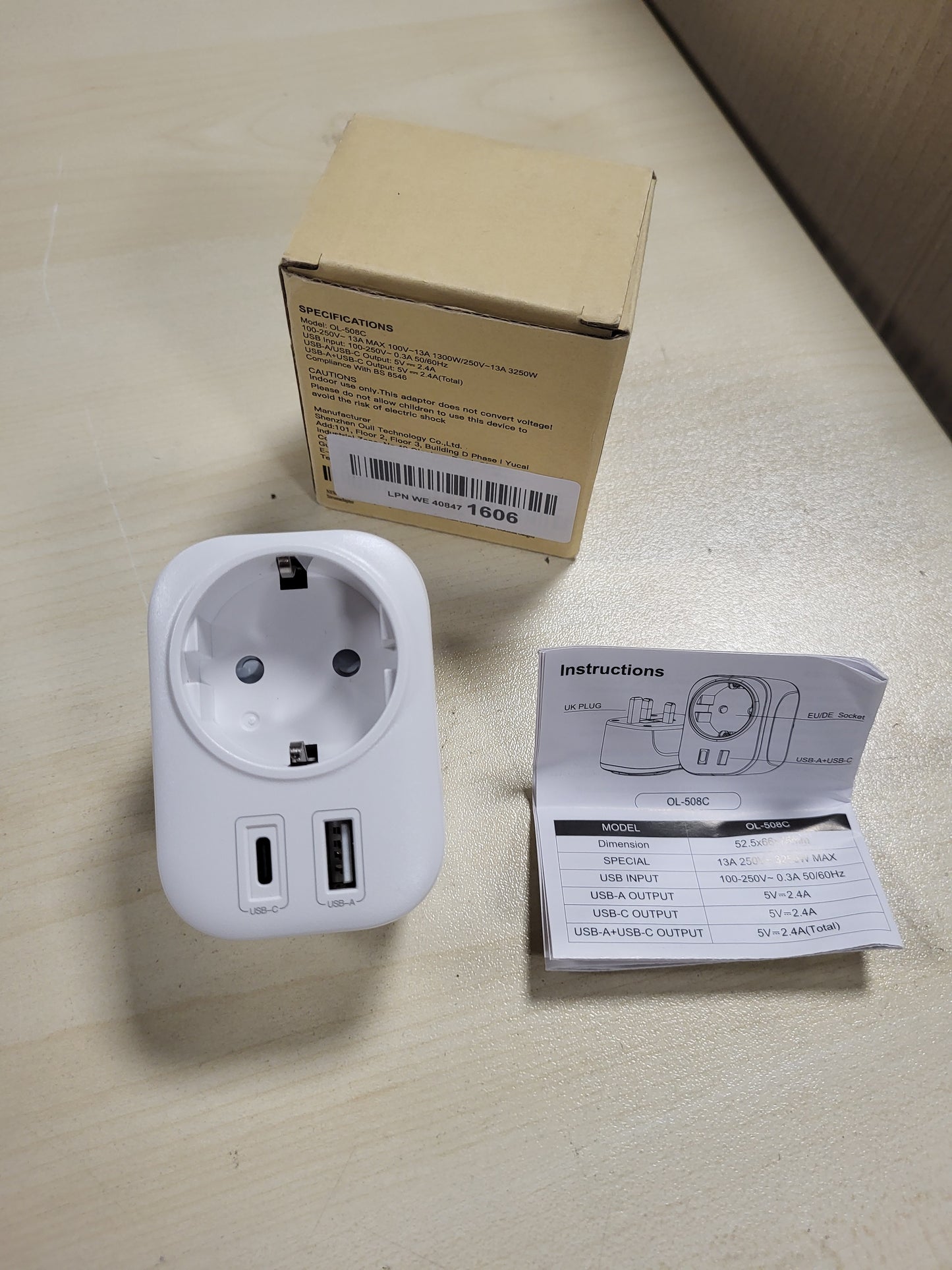 269489 - Përshtatës prize për Mbretërinë e Bashkuar, përshtatës udhëtimi me USB A & C (2.4A), Spanjisht me 2 kunja për Evropën në Mbretërinë e Bashkuar me 3 kunja për Irlandën, Skocinë dhe Maldivet Britanike (Lloji G)